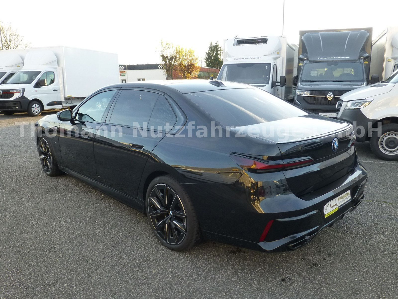 BMW M760 7 M760 e xDrive Cinema Sky Lounge 2x 21 Zol - Sedan: bilde 5 BMW M760 7 M760 e xDrive Cinema Sky Lounge 2x 21 Zol - Sedan: bilde 5