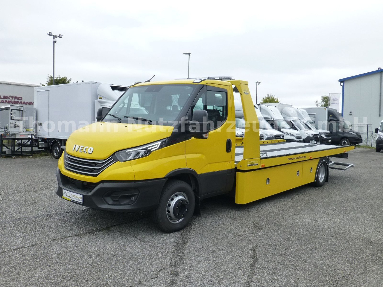 Iveco DAILY 72C18 Schiebeplateu Luftfed Navi Hubbrille - Bergingsbil: bilde 2 Iveco DAILY 72C18 Schiebeplateu Luftfed Navi Hubbrille - Bergingsbil: bilde 2