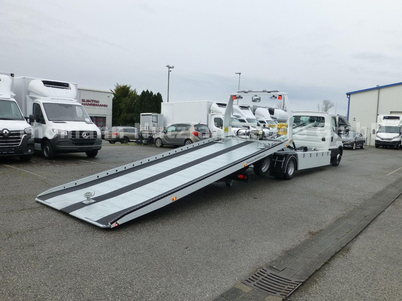 Iveco DAILY 72C18 Schiebeplateu Luftfed Navi Iveco DAILY 72C18 Schiebeplateu Luftfed Navi - Bergingsbil, Varebil: bilde 3 Iveco DAILY 72C18 Schiebeplateu Luftfed Navi Iveco DAILY 72C18 Schiebeplateu Luftfed Navi - Bergingsbil, Varebil: bilde 3