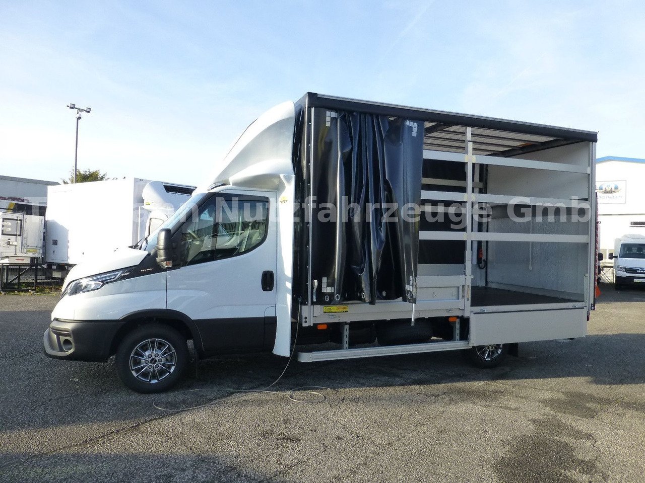 Iveco Daily 35S18 Pritsche Plane LBW Navi/ACC Tempomat - Varebil med kapell: bilde 4 Iveco Daily 35S18 Pritsche Plane LBW Navi/ACC Tempomat - Varebil med kapell: bilde 4