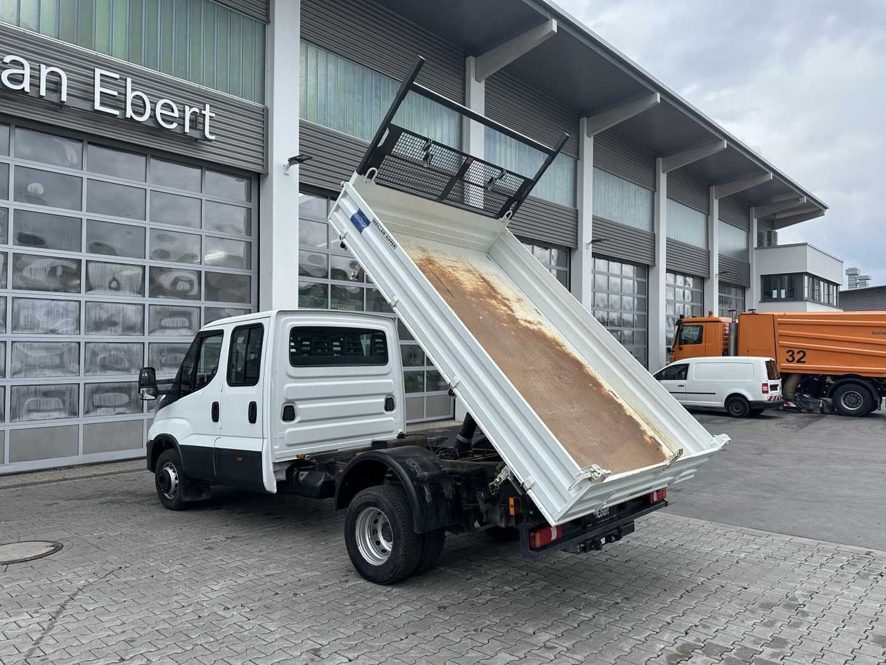 Iveco 70C18H 3-S.Kipper *R.3750mm*7Sitze*AHK* - Varebil med tipp: bilde 3 Iveco 70C18H 3-S.Kipper *R.3750mm*7Sitze*AHK* - Varebil med tipp: bilde 3