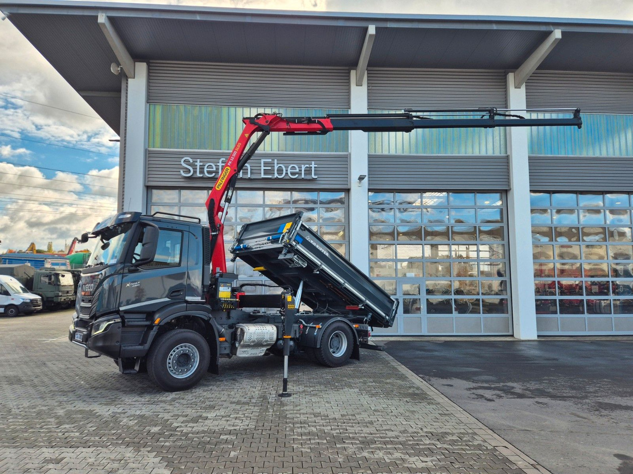 Iveco AD200X46/P HR OFF Palfinger PK 12.501 Funk AHK - Tippbil, Kranbil: bilde 5 Iveco AD200X46/P HR OFF Palfinger PK 12.501 Funk AHK - Tippbil, Kranbil: bilde 5