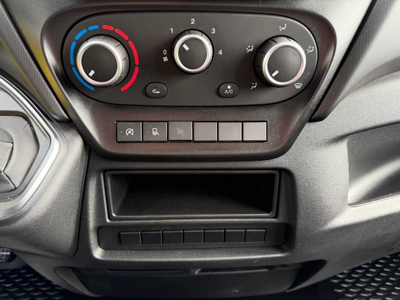 Varebil med tipp Iveco Daily 35S14 A8 *R3.450mm*Automatik*Klima* 4x: bilde 16 Varebil med tipp Iveco Daily 35S14 A8 *R3.450mm*Automatik*Klima* 4x: bilde 16