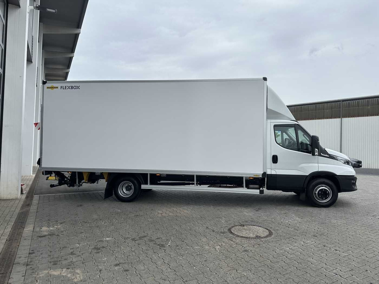 Iveco Daily 70C18 HA8 *R5.100mm*LBW*Luft*Automatik* - Varebil med skap: bilde 4 Iveco Daily 70C18 HA8 *R5.100mm*LBW*Luft*Automatik* - Varebil med skap: bilde 4