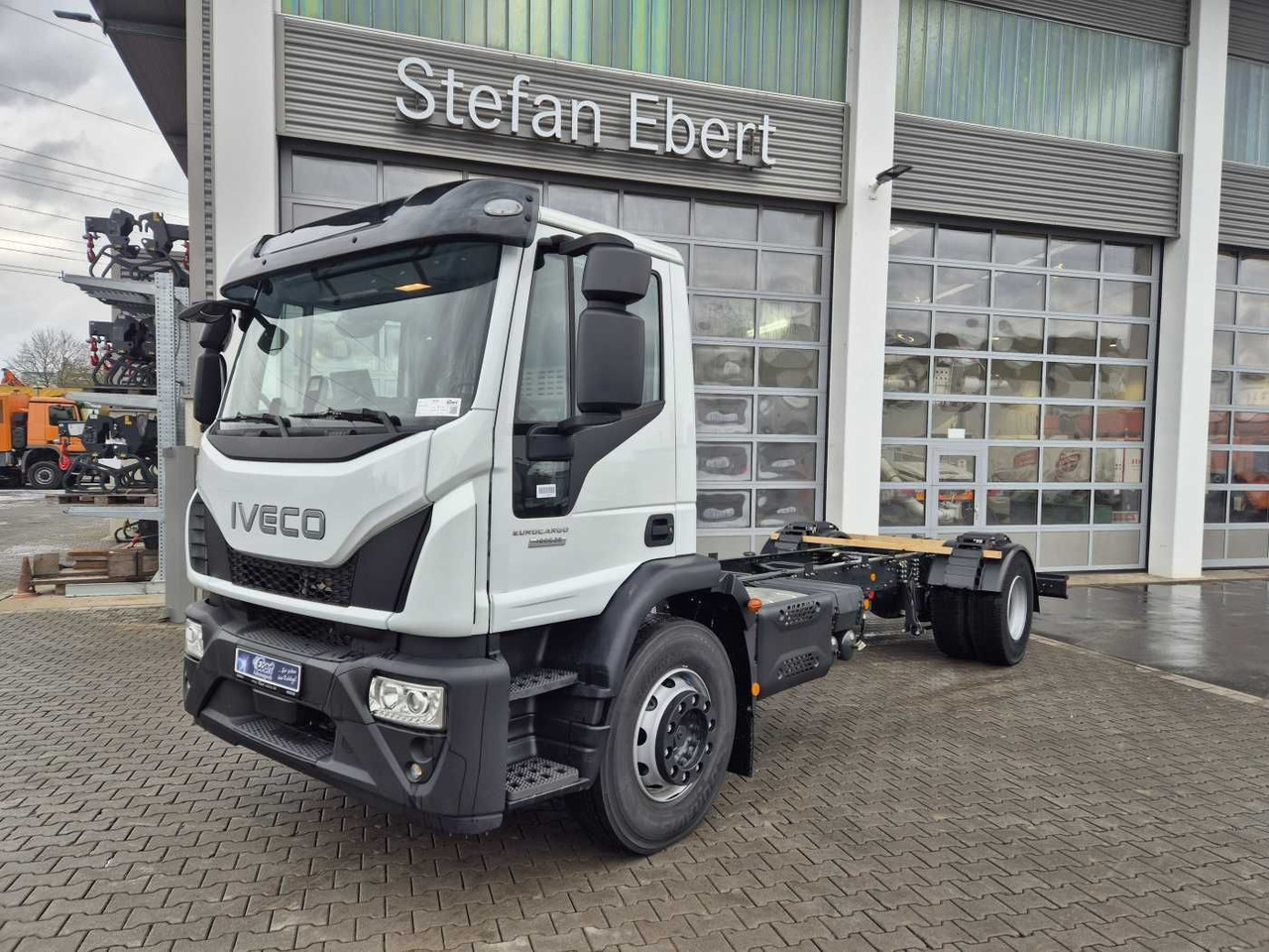 Iveco Eurocargo ML180E28/P 4x2 ZF-Automatik 8AP 3Stück - Chassis lastebil: bilde 1 Iveco Eurocargo ML180E28/P 4x2 ZF-Automatik 8AP 3Stück - Chassis lastebil: bilde 1