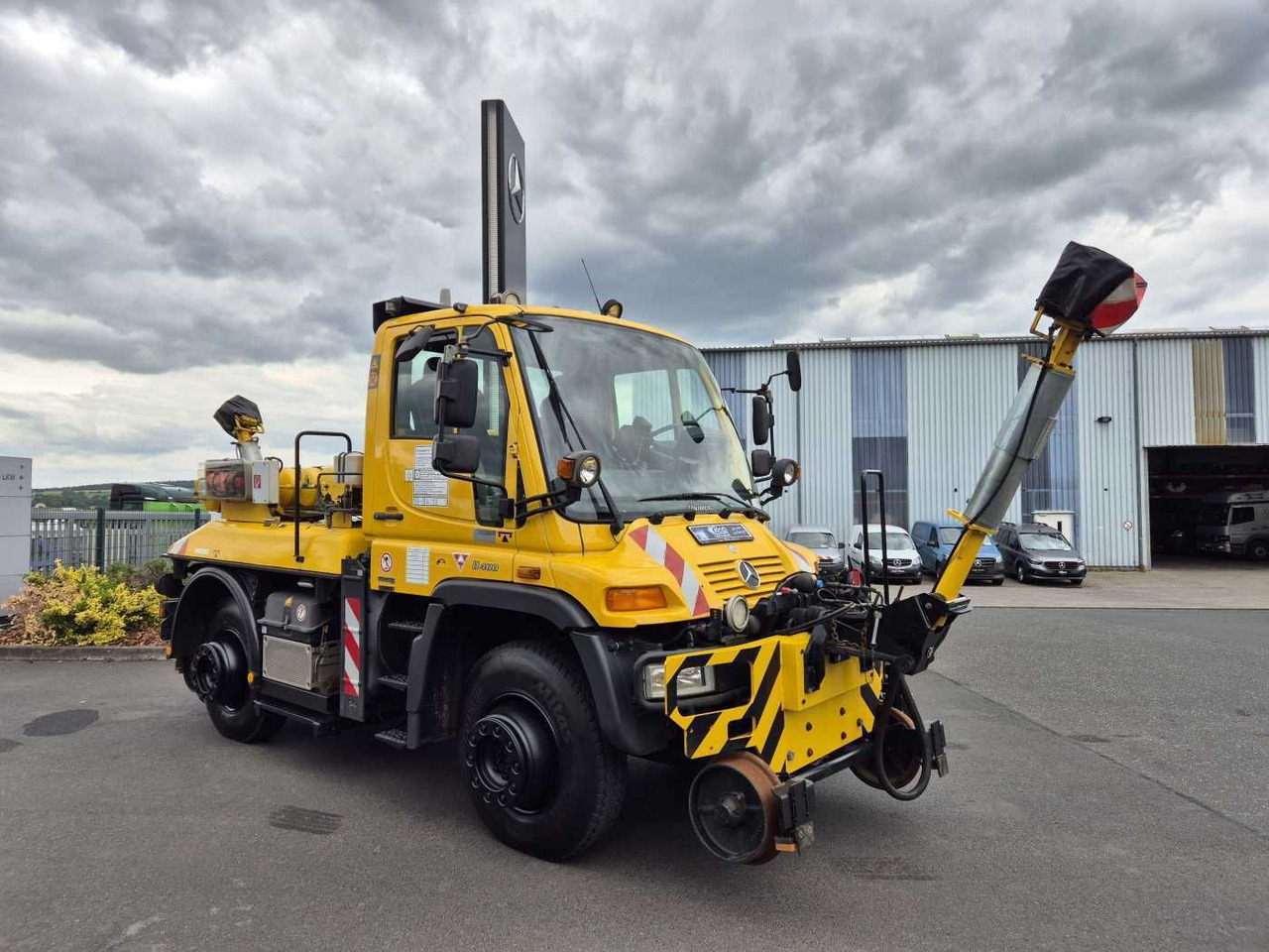 Unimog U400 4x4 Zweiwege ZAGRO 800t/52 Achsen Funk - Lastebil: bilde 3 Unimog U400 4x4 Zweiwege ZAGRO 800t/52 Achsen Funk - Lastebil: bilde 3