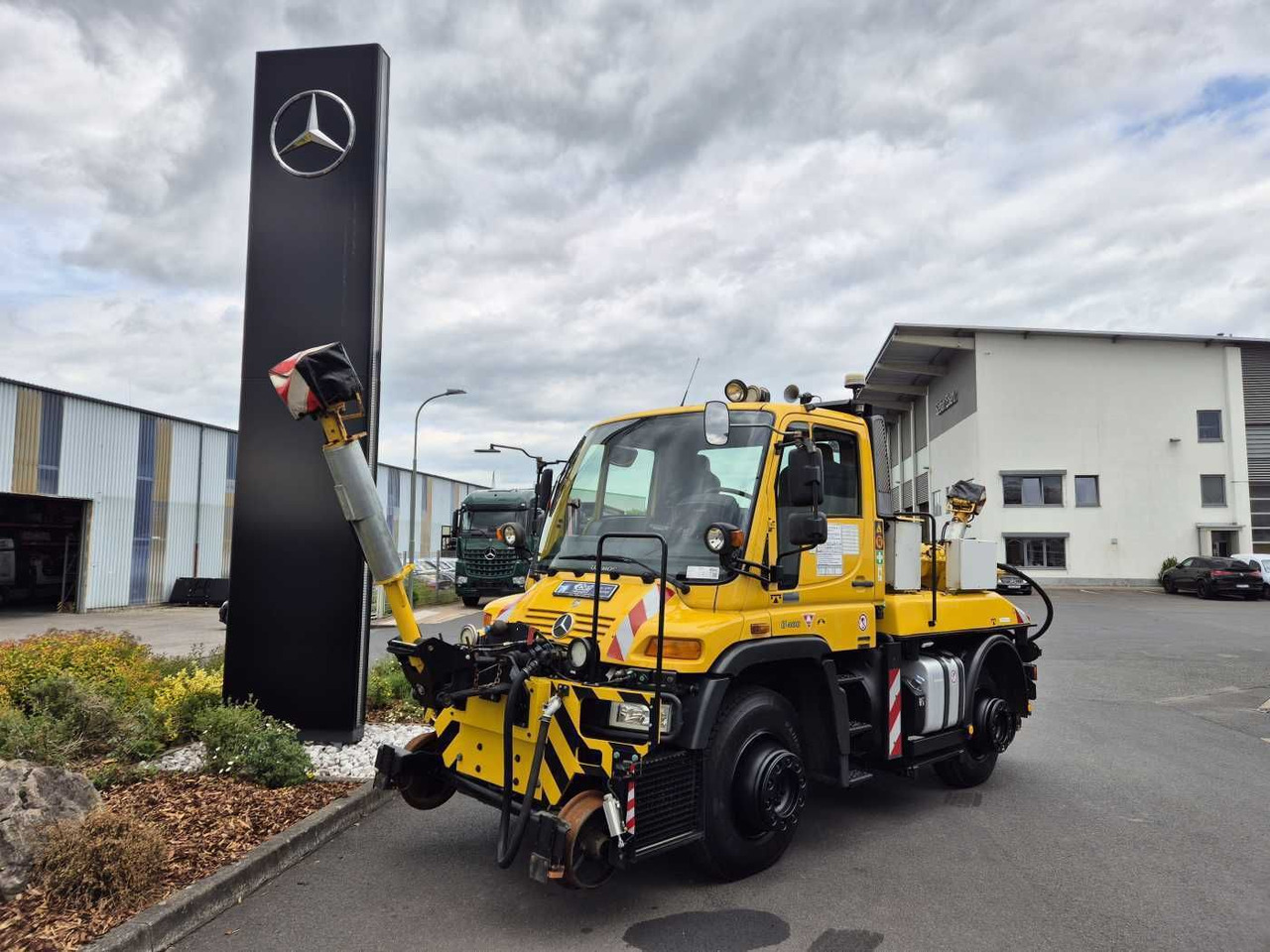 Unimog U400 4x4 Zweiwege ZAGRO 800t/52 Achsen Funk - Lastebil: bilde 1 Unimog U400 4x4 Zweiwege ZAGRO 800t/52 Achsen Funk - Lastebil: bilde 1