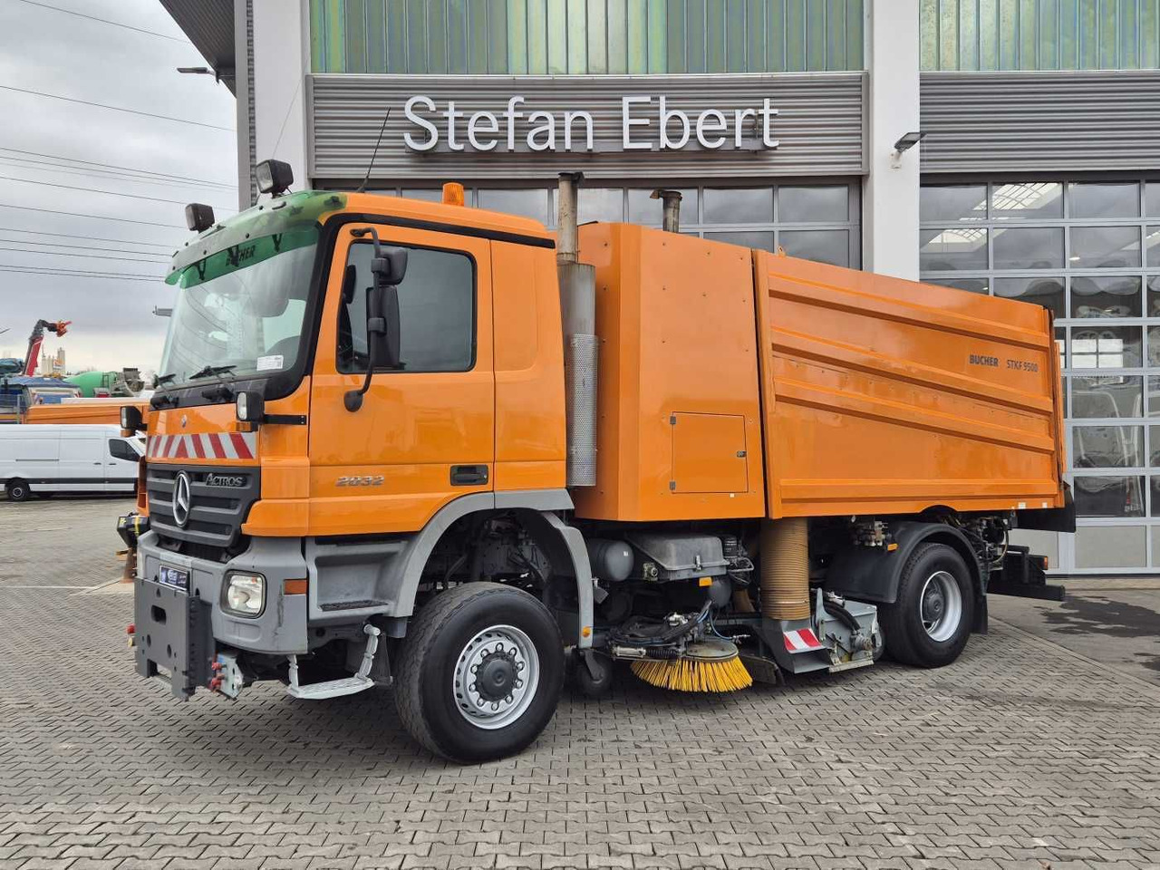 Mercedes-Benz Actros 2032 A 4x4 Bucher STKF 9500 Airport 30x - Feiebil: bilde 3 Mercedes-Benz Actros 2032 A 4x4 Bucher STKF 9500 Airport 30x - Feiebil: bilde 3