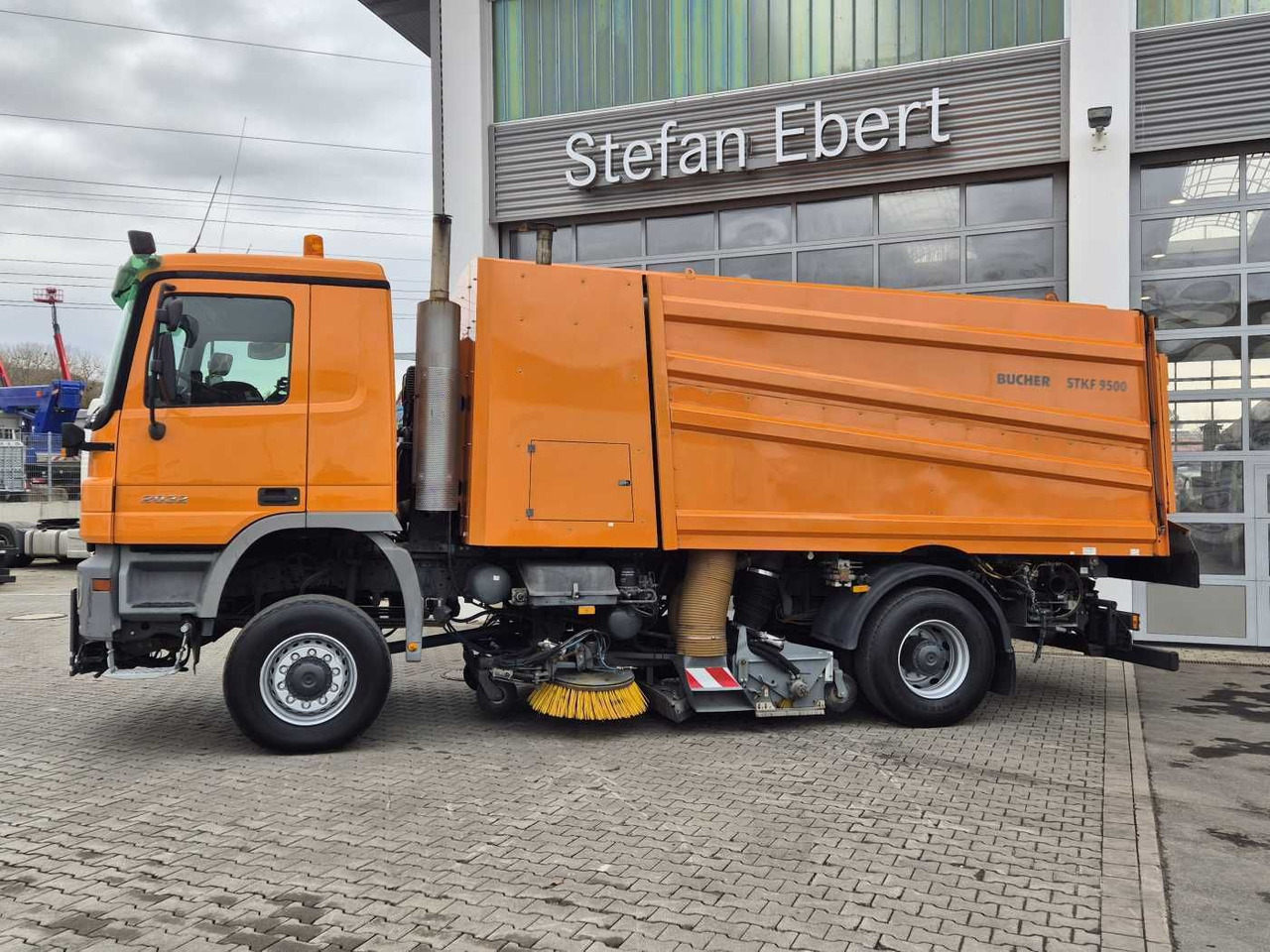 Mercedes-Benz Actros 2032 A 4x4 Bucher STKF 9500 Airport 30x - Feiebil: bilde 5 Mercedes-Benz Actros 2032 A 4x4 Bucher STKF 9500 Airport 30x - Feiebil: bilde 5