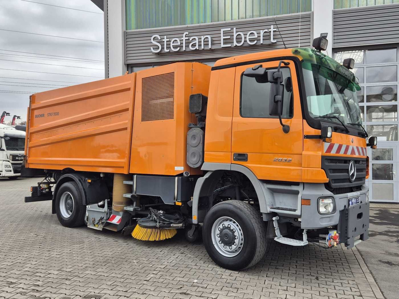Mercedes-Benz Actros 2032 A 4x4 Bucher STKF 9500 Airport 30x - Feiebil: bilde 4 Mercedes-Benz Actros 2032 A 4x4 Bucher STKF 9500 Airport 30x - Feiebil: bilde 4