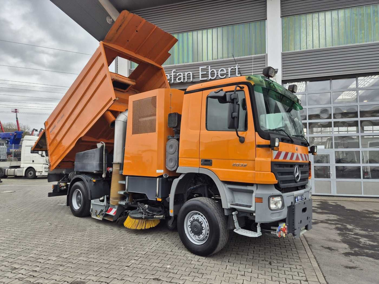 Mercedes-Benz Actros 2032 A 4x4 Bucher STKF 9500 Airport 30x - Feiebil: bilde 2 Mercedes-Benz Actros 2032 A 4x4 Bucher STKF 9500 Airport 30x - Feiebil: bilde 2