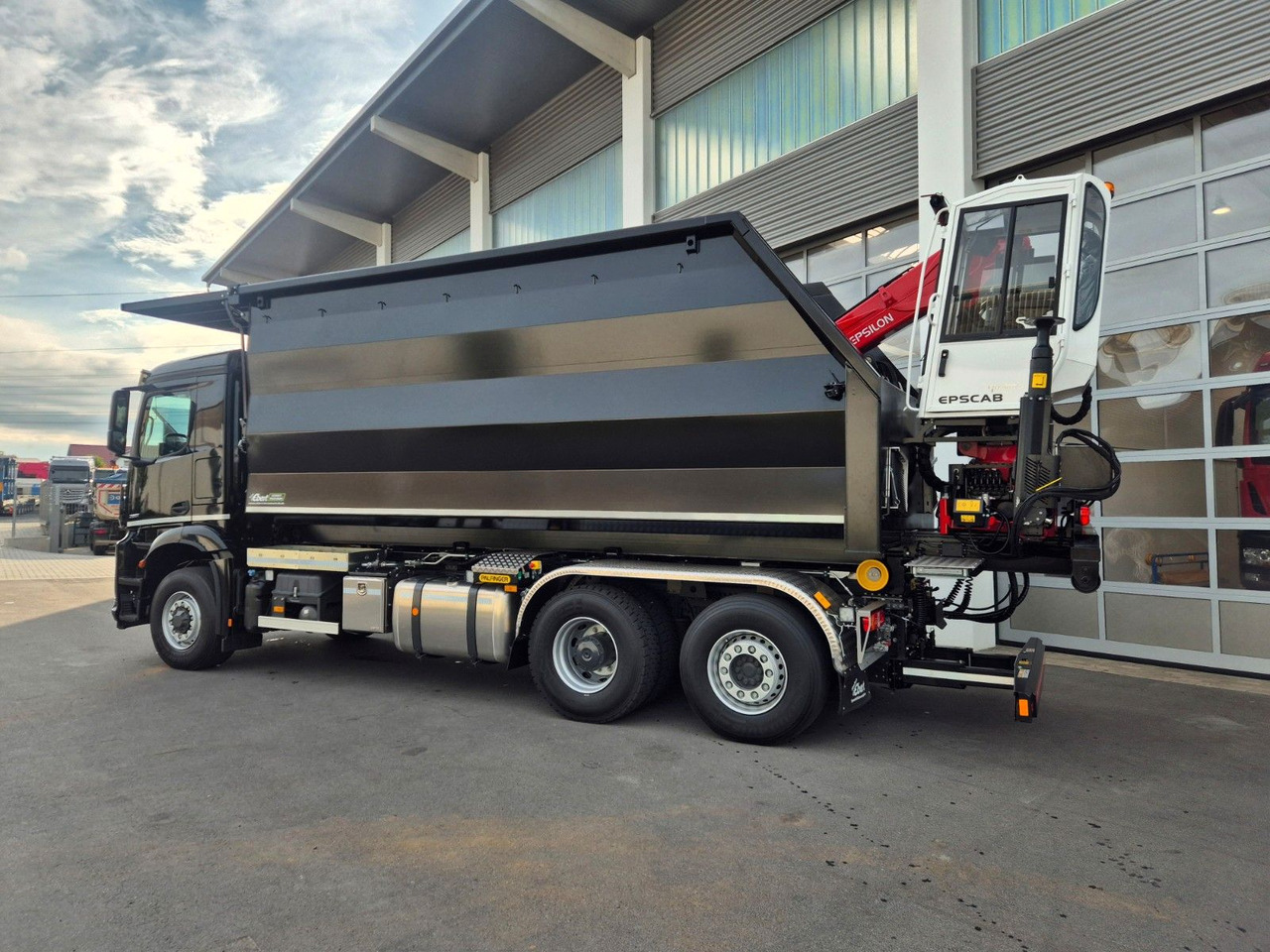 Mercedes-Benz Arocs 2751 6x2 HAD / Abroller EBERT Fällbox Q150 Mercedes-Benz Arocs 2751 6x2 HAD/ Abroller EBERT Forstbox Q150 - Krokbil: bilde 4 Mercedes-Benz Arocs 2751 6x2 HAD / Abroller EBERT Fällbox Q150 Mercedes-Benz Arocs 2751 6x2 HAD/ Abroller EBERT Forstbox Q150 - Krokbil: bilde 4