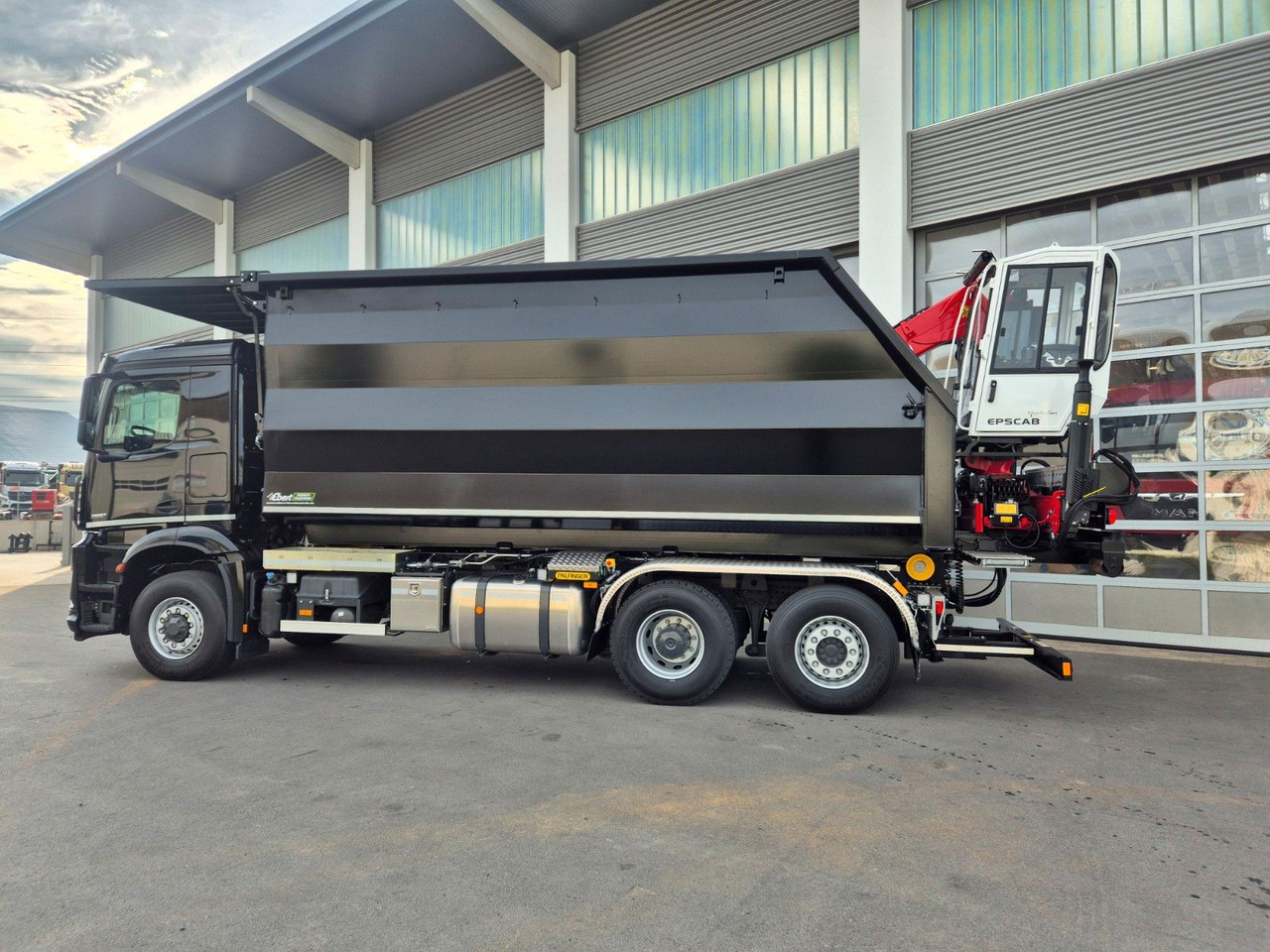 Mercedes-Benz Arocs 2751 6x2 HAD / Abroller EBERT Fällbox Q150 Mercedes-Benz Arocs 2751 6x2 HAD/ Abroller EBERT Forstbox Q150 - Krokbil: bilde 3 Mercedes-Benz Arocs 2751 6x2 HAD / Abroller EBERT Fällbox Q150 Mercedes-Benz Arocs 2751 6x2 HAD/ Abroller EBERT Forstbox Q150 - Krokbil: bilde 3