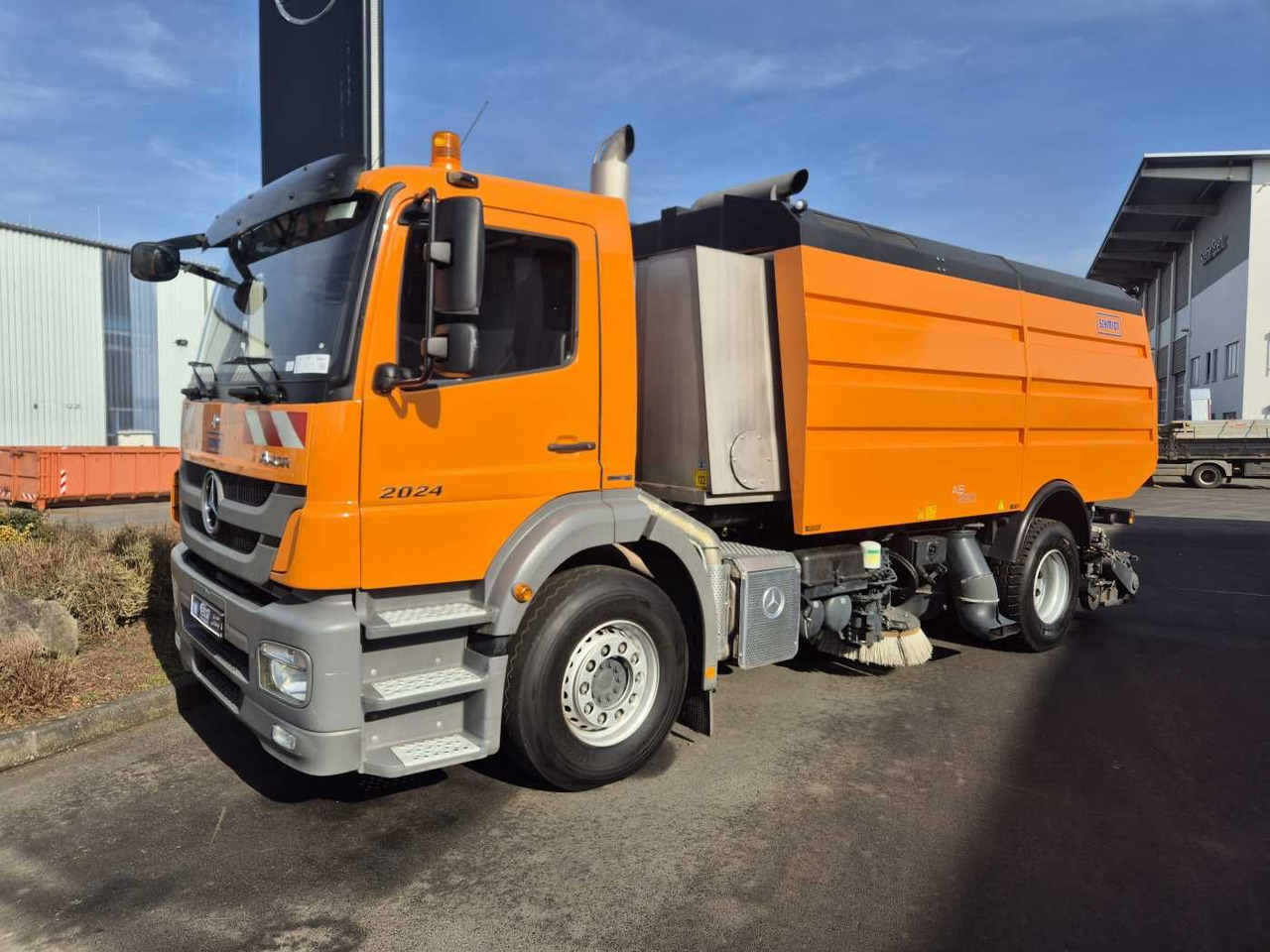 Mercedes-Benz Axor 2024 L Schmidt Airportsweeper AS 990 - Feiebil: bilde 3 Mercedes-Benz Axor 2024 L Schmidt Airportsweeper AS 990 - Feiebil: bilde 3