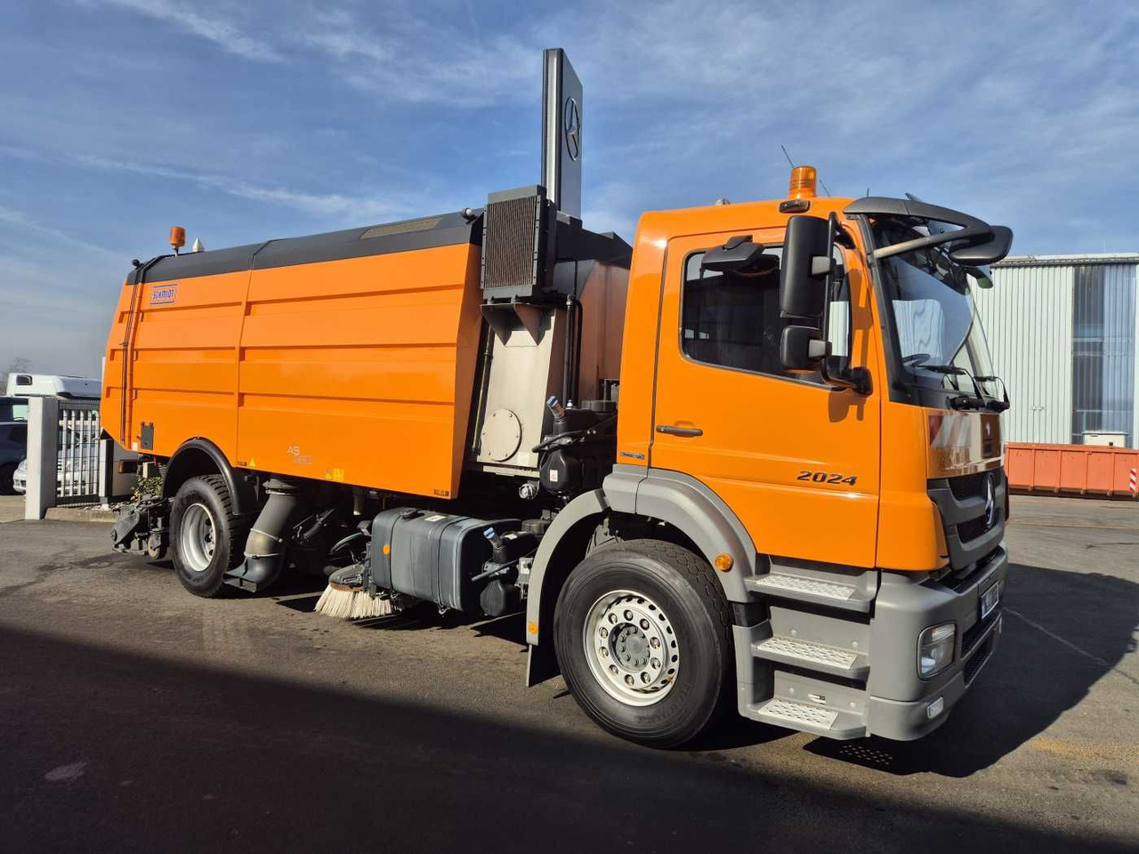 Mercedes-Benz Axor 2024 L Schmidt Airportsweeper AS 990 - Feiebil: bilde 2 Mercedes-Benz Axor 2024 L Schmidt Airportsweeper AS 990 - Feiebil: bilde 2