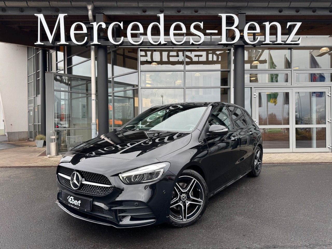 Mercedes-Benz B 200 AMG+AHK+Ambiente+RFK+MBUX+Night - Sedan: bilde 1 Mercedes-Benz B 200 AMG+AHK+Ambiente+RFK+MBUX+Night - Sedan: bilde 1