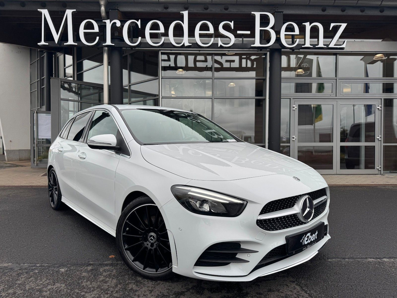 Mercedes-Benz B 200 AMG+Ambiente+360+LED+IHC+TotW - Sedan: bilde 1 Mercedes-Benz B 200 AMG+Ambiente+360+LED+IHC+TotW - Sedan: bilde 1