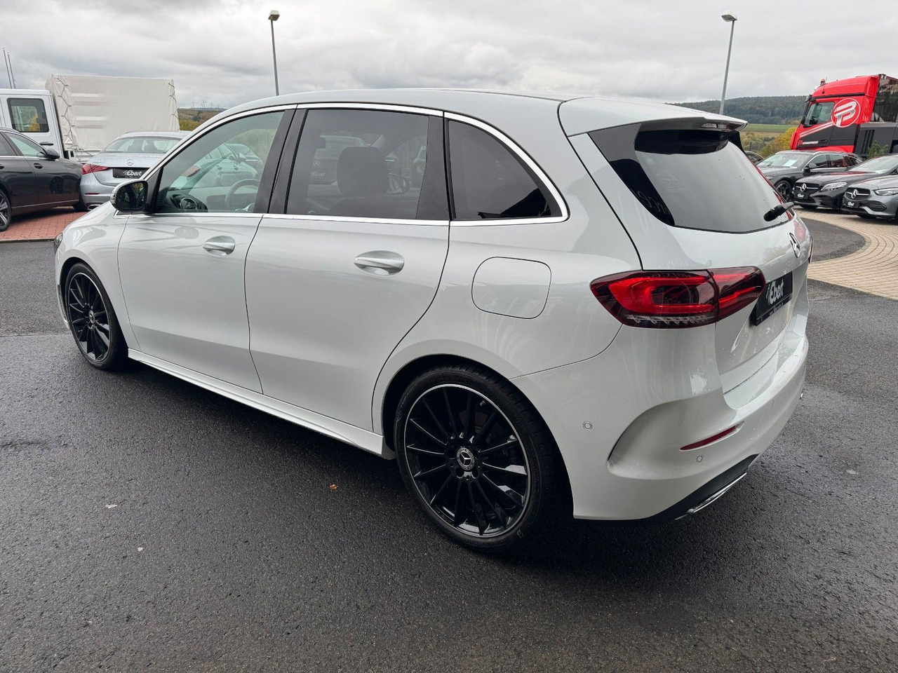 Mercedes-Benz B 200 AMG+Ambiente+360+LED+IHC+TotW - Sedan: bilde 3 Mercedes-Benz B 200 AMG+Ambiente+360+LED+IHC+TotW - Sedan: bilde 3