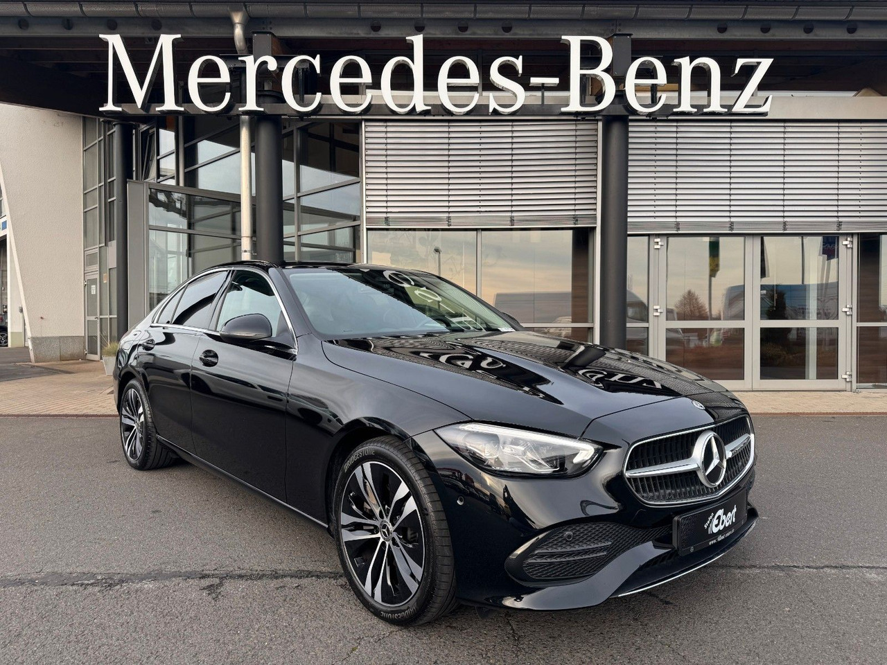 Mercedes-Benz C 220d Avantgarde+Pano+HUD+RFK+TotW+AmbiPrem - Sedan: bilde 2 Mercedes-Benz C 220d Avantgarde+Pano+HUD+RFK+TotW+AmbiPrem - Sedan: bilde 2