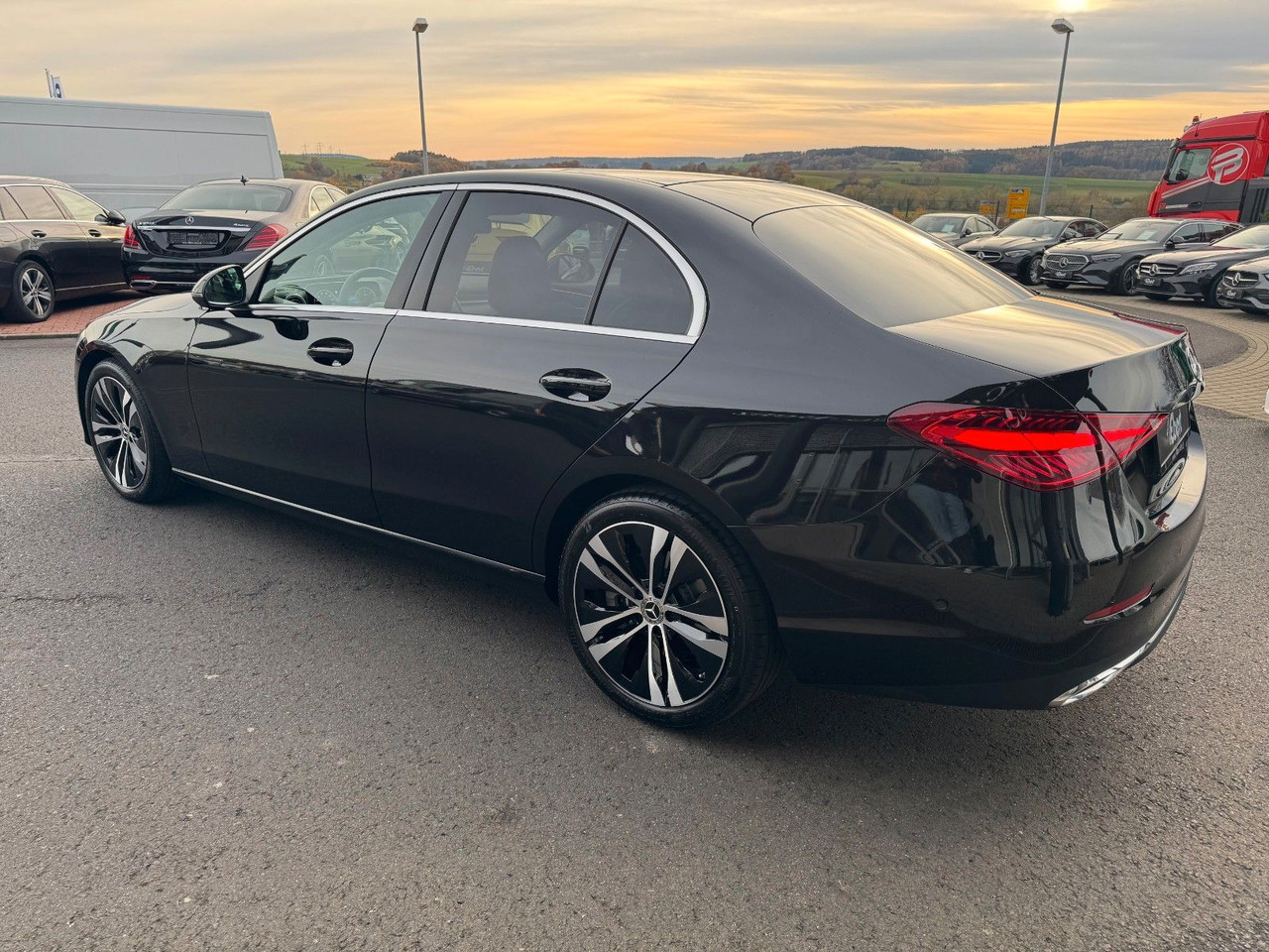 Mercedes-Benz C 220d Avantgarde+Pano+HUD+RFK+TotW+AmbiPrem - Sedan: bilde 4 Mercedes-Benz C 220d Avantgarde+Pano+HUD+RFK+TotW+AmbiPrem - Sedan: bilde 4