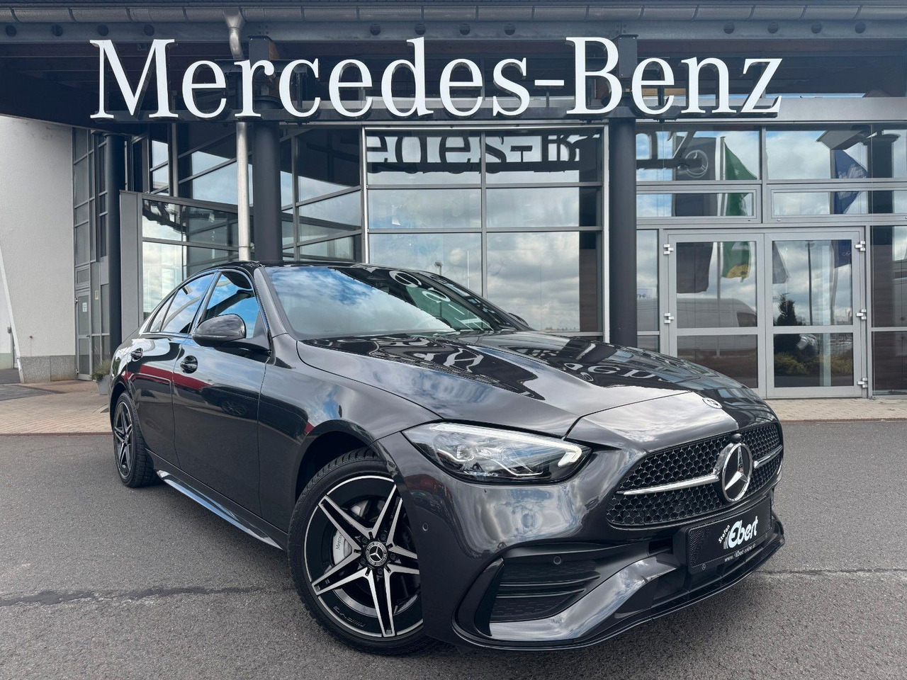 Mercedes-Benz C 400e 4M AMG+HUD+RFK+TotW+Ambiente+Night - Sedan: bilde 1 Mercedes-Benz C 400e 4M AMG+HUD+RFK+TotW+Ambiente+Night - Sedan: bilde 1