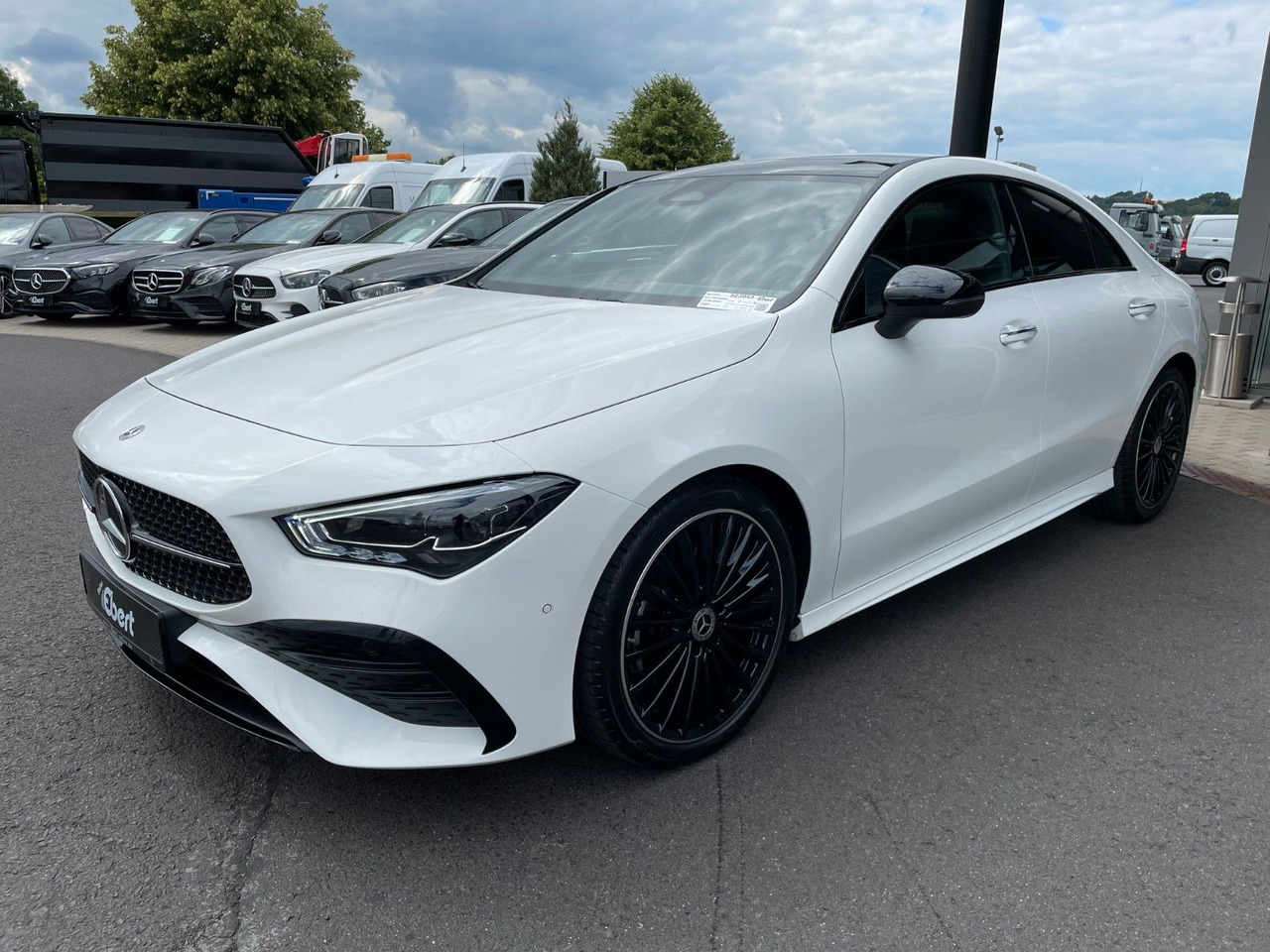 Mercedes-Benz CLA 200 AMG Pano+R-Kamera+19"+TOTW+DISTR+MULITBE - Coupé: bilde 2 Mercedes-Benz CLA 200 AMG Pano+R-Kamera+19"+TOTW+DISTR+MULITBE - Coupé: bilde 2