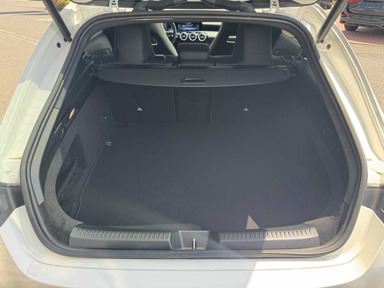 Stasjonsvogn Mercedes-Benz CLA 220d Shooting Brake AMG+Pano+Distr+AHK+uvm.: bilde 8 Stasjonsvogn Mercedes-Benz CLA 220d Shooting Brake AMG+Pano+Distr+AHK+uvm.: bilde 8