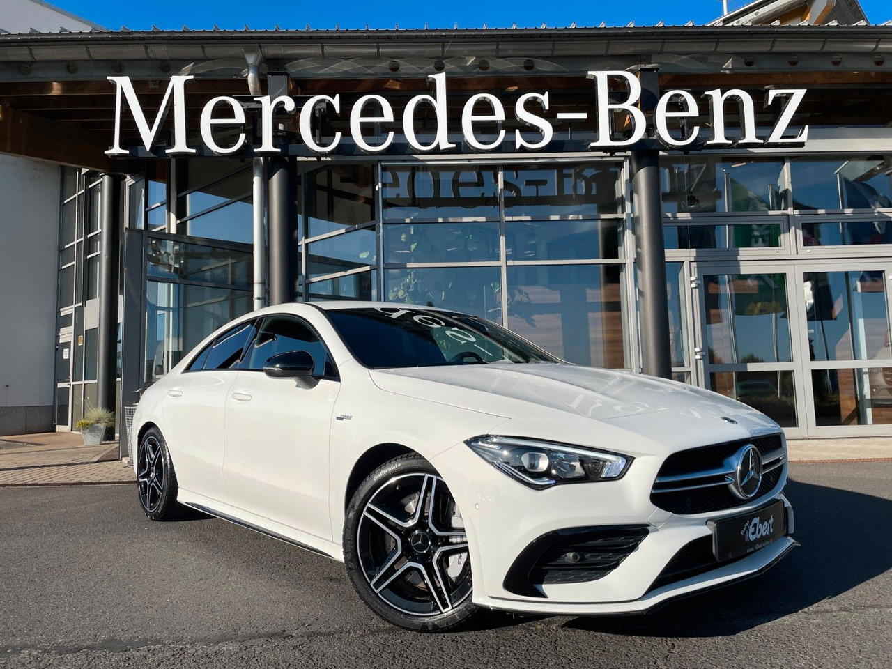 Mercedes-Benz CLA 35 AMG Aero+TotW+R-Kamera+Ambiente - Coupé: bilde 1 Mercedes-Benz CLA 35 AMG Aero+TotW+R-Kamera+Ambiente - Coupé: bilde 1
