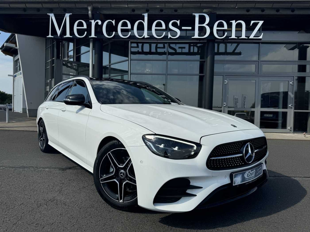 Mercedes-Benz E 220d T AMG+Pano+AHK+Night+TotW+ RKamera+Ambien - Personenbil: bilde 1 Mercedes-Benz E 220d T AMG+Pano+AHK+Night+TotW+ RKamera+Ambien - Personenbil: bilde 1