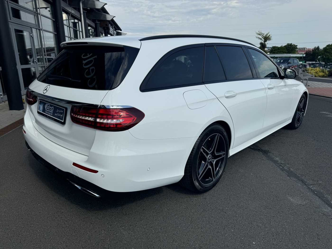 Mercedes-Benz E 220d T AMG+Pano+AHK+Night+TotW+ RKamera+Ambien - Personenbil: bilde 4 Mercedes-Benz E 220d T AMG+Pano+AHK+Night+TotW+ RKamera+Ambien - Personenbil: bilde 4