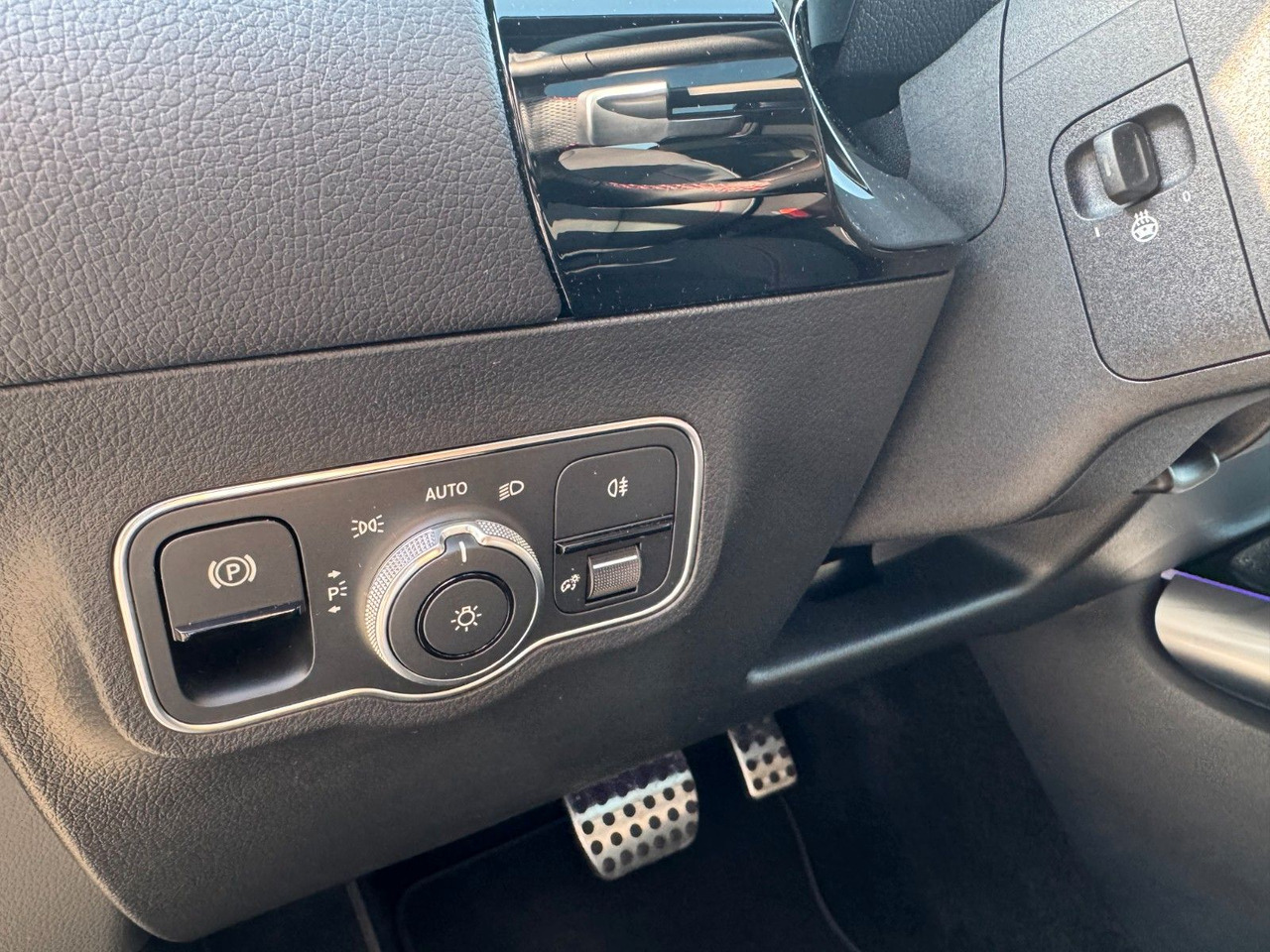 SUV Mercedes-Benz GLA 200 AMG+PANO+DistrPlus+RFK+Night: bilde 13