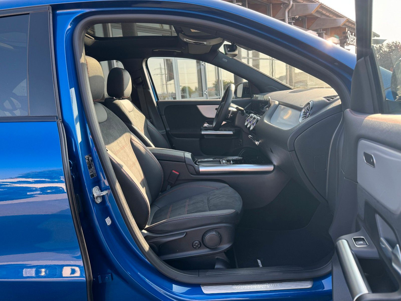 SUV Mercedes-Benz GLA 200 AMG+PANO+DistrPlus+RFK+Night: bilde 6