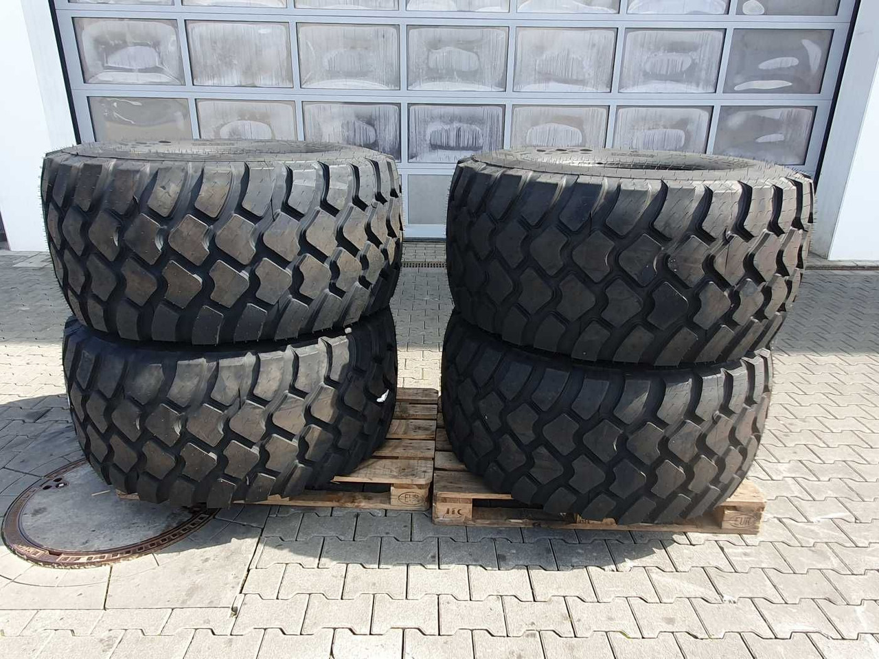 Mercedes-Benz Radlader Reifen mit Felge / NEU / lagernd - Komplett hjul for Landbruksteknikk: bilde 2 Mercedes-Benz Radlader Reifen mit Felge / NEU / lagernd - Komplett hjul for Landbruksteknikk: bilde 2