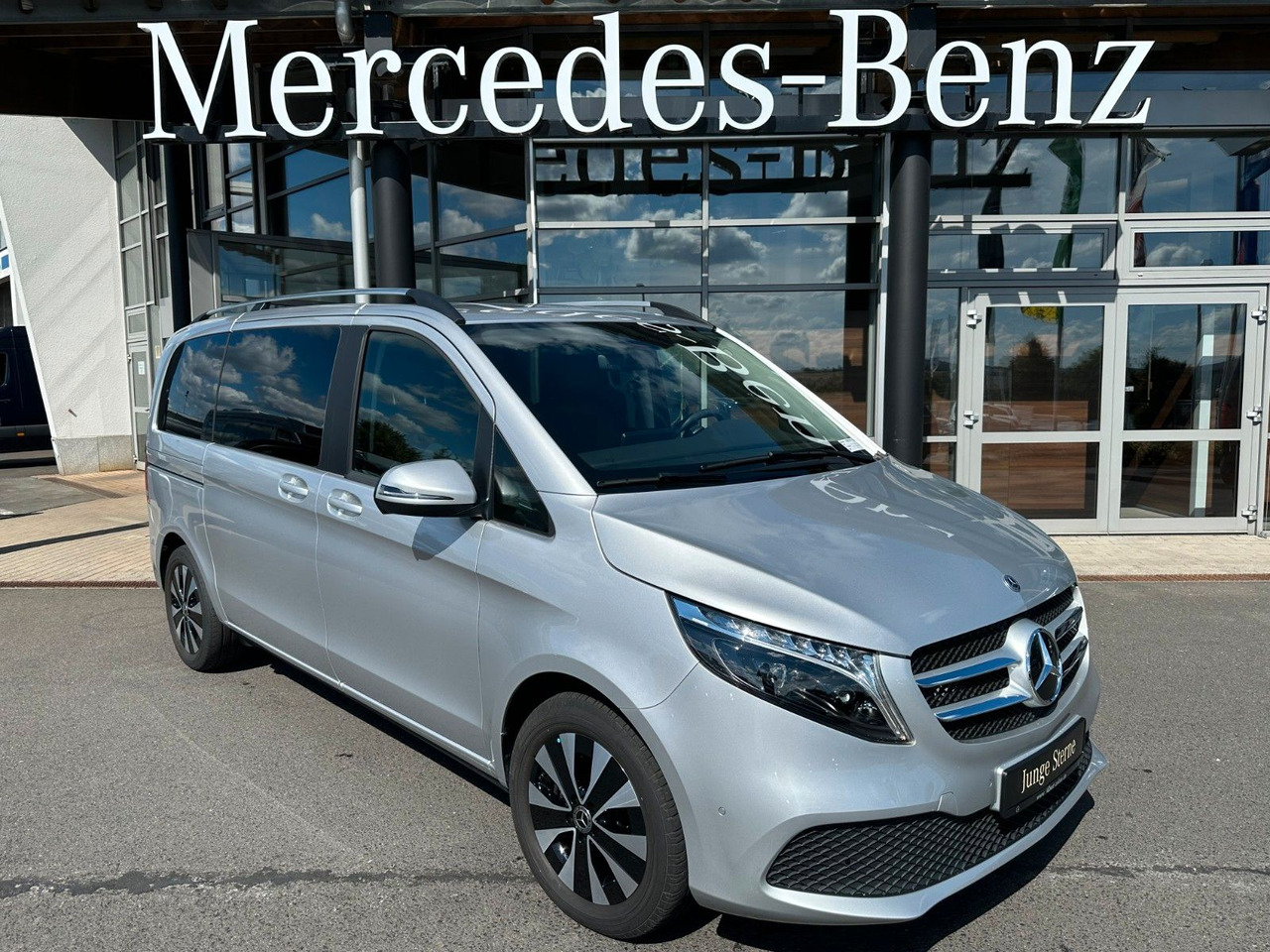 Mercedes-Benz V 250 EDITION 4MATIC Kompakt Liege-Paket AHK2,5t - Stasjonsvogn: bilde 1 Mercedes-Benz V 250 EDITION 4MATIC Kompakt Liege-Paket AHK2,5t - Stasjonsvogn: bilde 1