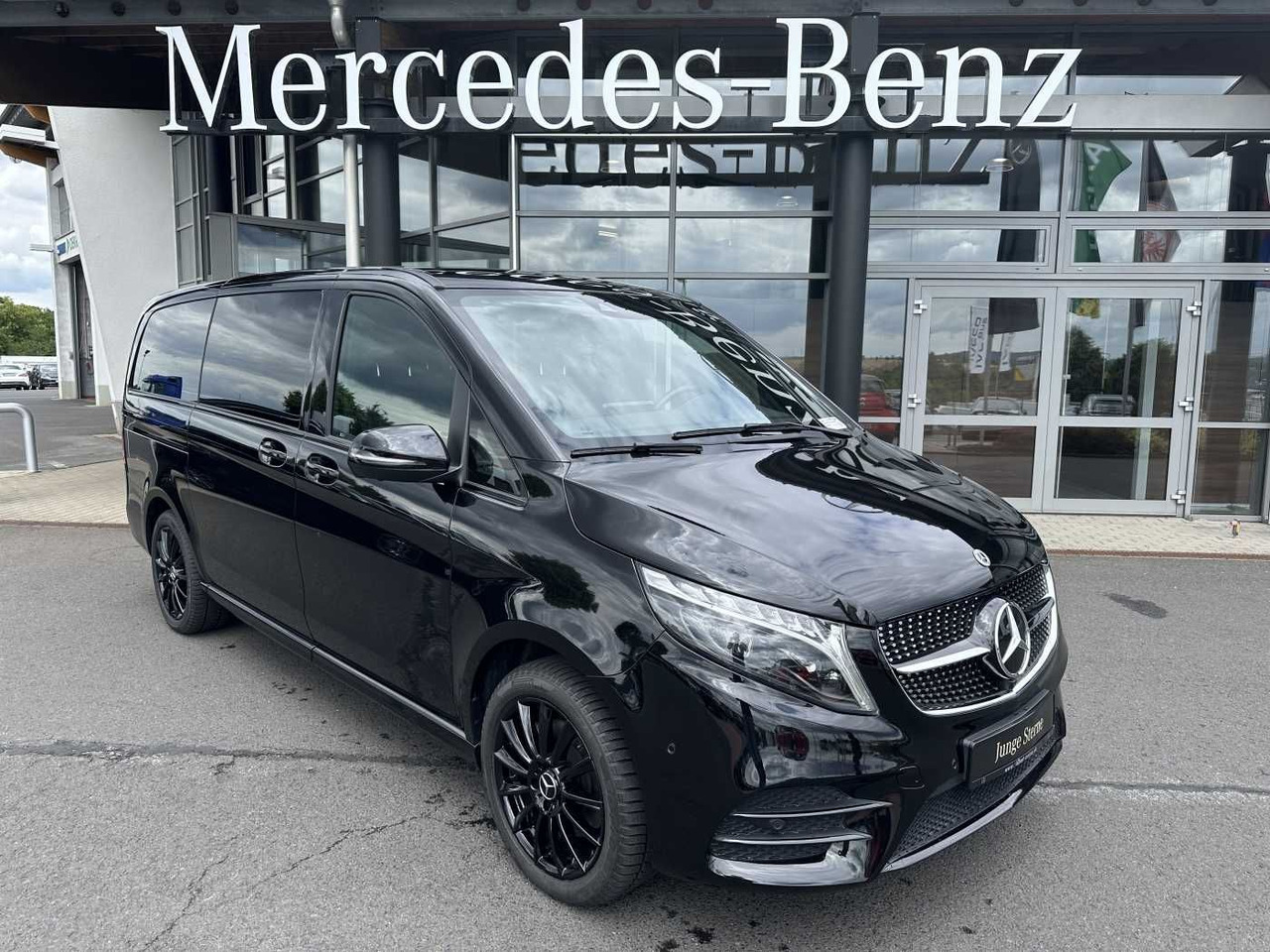 Mercedes-Benz V 300 d 4MATIC EXCLUSIVE AMG Panorama DISTRONIC - Personenbil: bilde 1 Mercedes-Benz V 300 d 4MATIC EXCLUSIVE AMG Panorama DISTRONIC - Personenbil: bilde 1