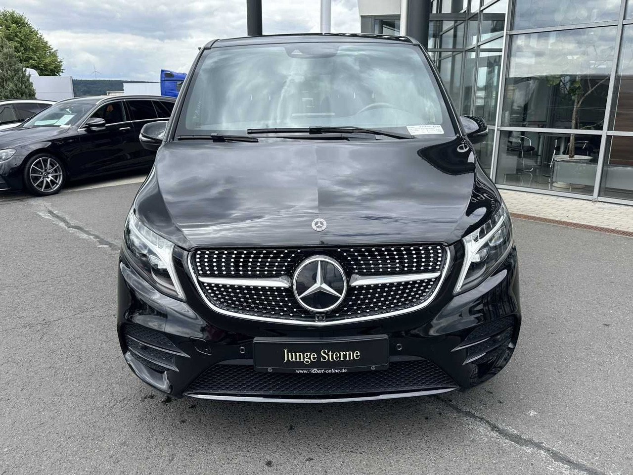 Mercedes-Benz V 300 d 4MATIC EXCLUSIVE AMG Panorama DISTRONIC - Personenbil: bilde 2 Mercedes-Benz V 300 d 4MATIC EXCLUSIVE AMG Panorama DISTRONIC - Personenbil: bilde 2