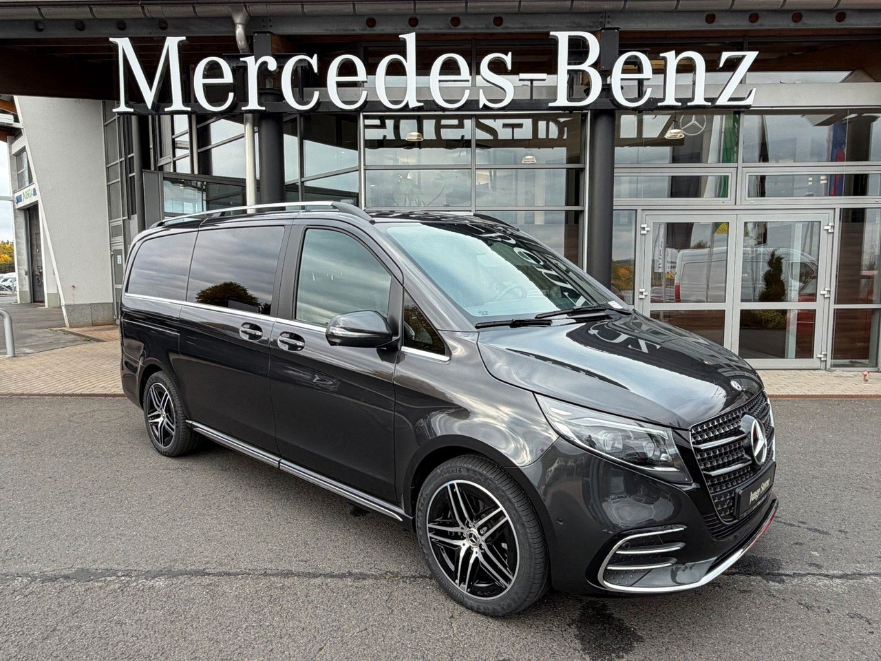 Mercedes-Benz V 300 d 4MATIC EXCLUSIVE AMG Panorama Standheiz - Stasjonsvogn: bilde 1 Mercedes-Benz V 300 d 4MATIC EXCLUSIVE AMG Panorama Standheiz - Stasjonsvogn: bilde 1