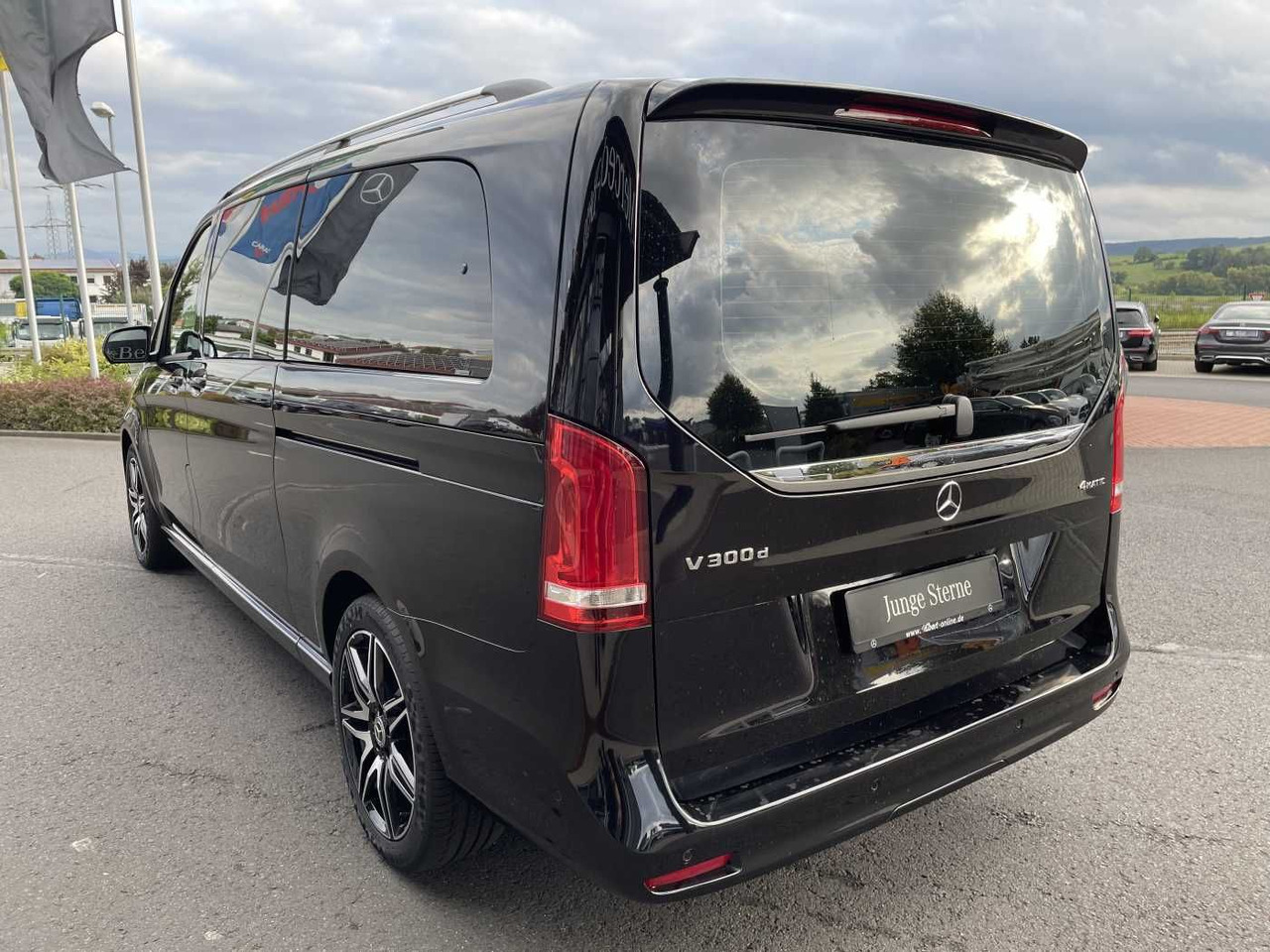 Mercedes-Benz V 300 d AVA 4MATIC AMG Kühlschrank AIRMATIC - Stasjonsvogn: bilde 3 Mercedes-Benz V 300 d AVA 4MATIC AMG Kühlschrank AIRMATIC - Stasjonsvogn: bilde 3