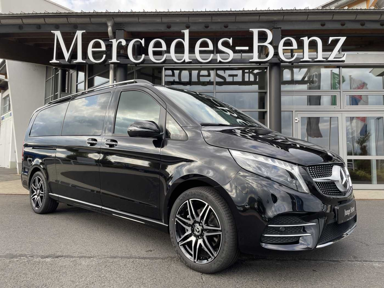 Mercedes-Benz V 300 d AVA 4MATIC AMG Kühlschrank AIRMATIC - Stasjonsvogn: bilde 1 Mercedes-Benz V 300 d AVA 4MATIC AMG Kühlschrank AIRMATIC - Stasjonsvogn: bilde 1