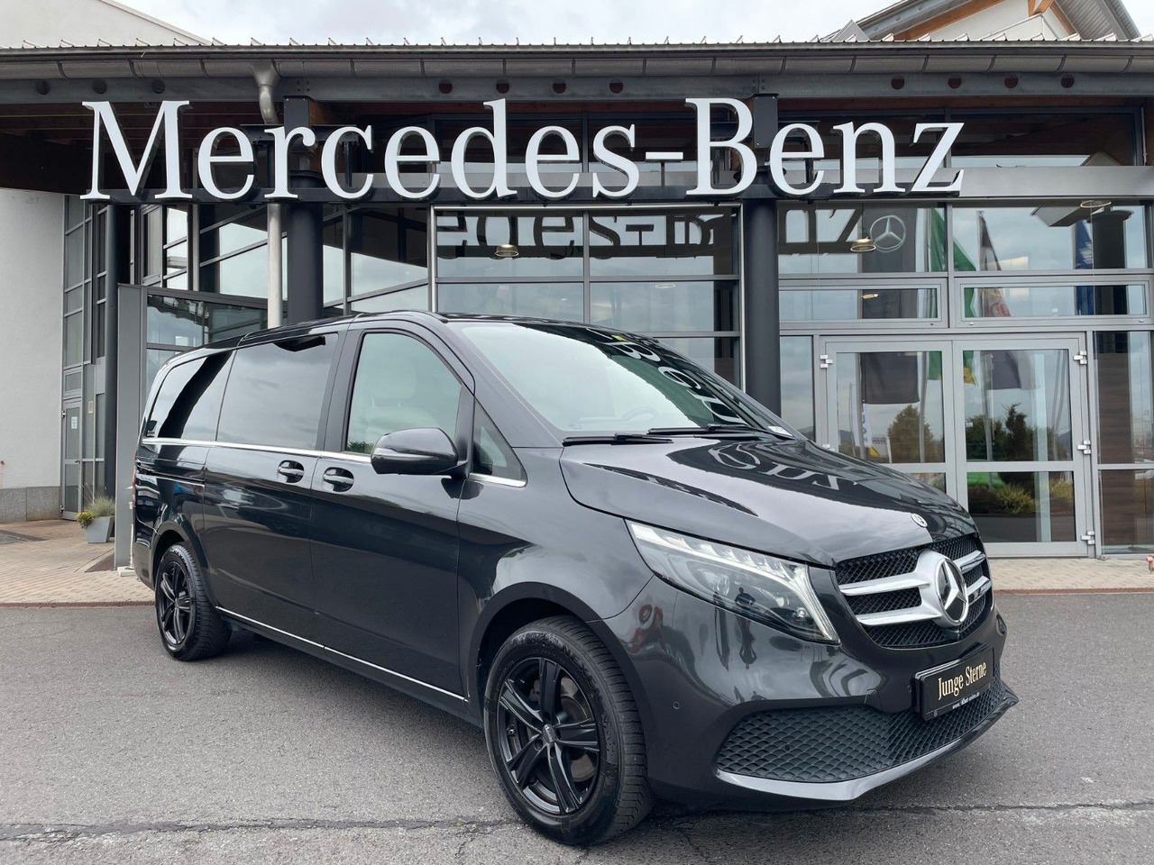 Mercedes-Benz V 300 d AVA ED 4MATIC Sitzklima Burmester 6Sitze - Stasjonsvogn: bilde 1 Mercedes-Benz V 300 d AVA ED 4MATIC Sitzklima Burmester 6Sitze - Stasjonsvogn: bilde 1