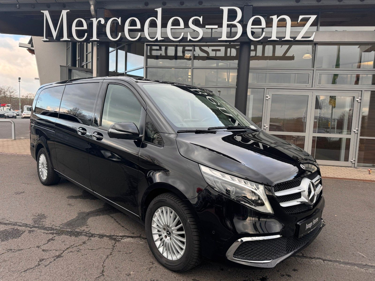 Mercedes-Benz V 300 d AVA Extralang 4MATIC AHK Stdh DISTRONIC - Stasjonsvogn: bilde 1 Mercedes-Benz V 300 d AVA Extralang 4MATIC AHK Stdh DISTRONIC - Stasjonsvogn: bilde 1