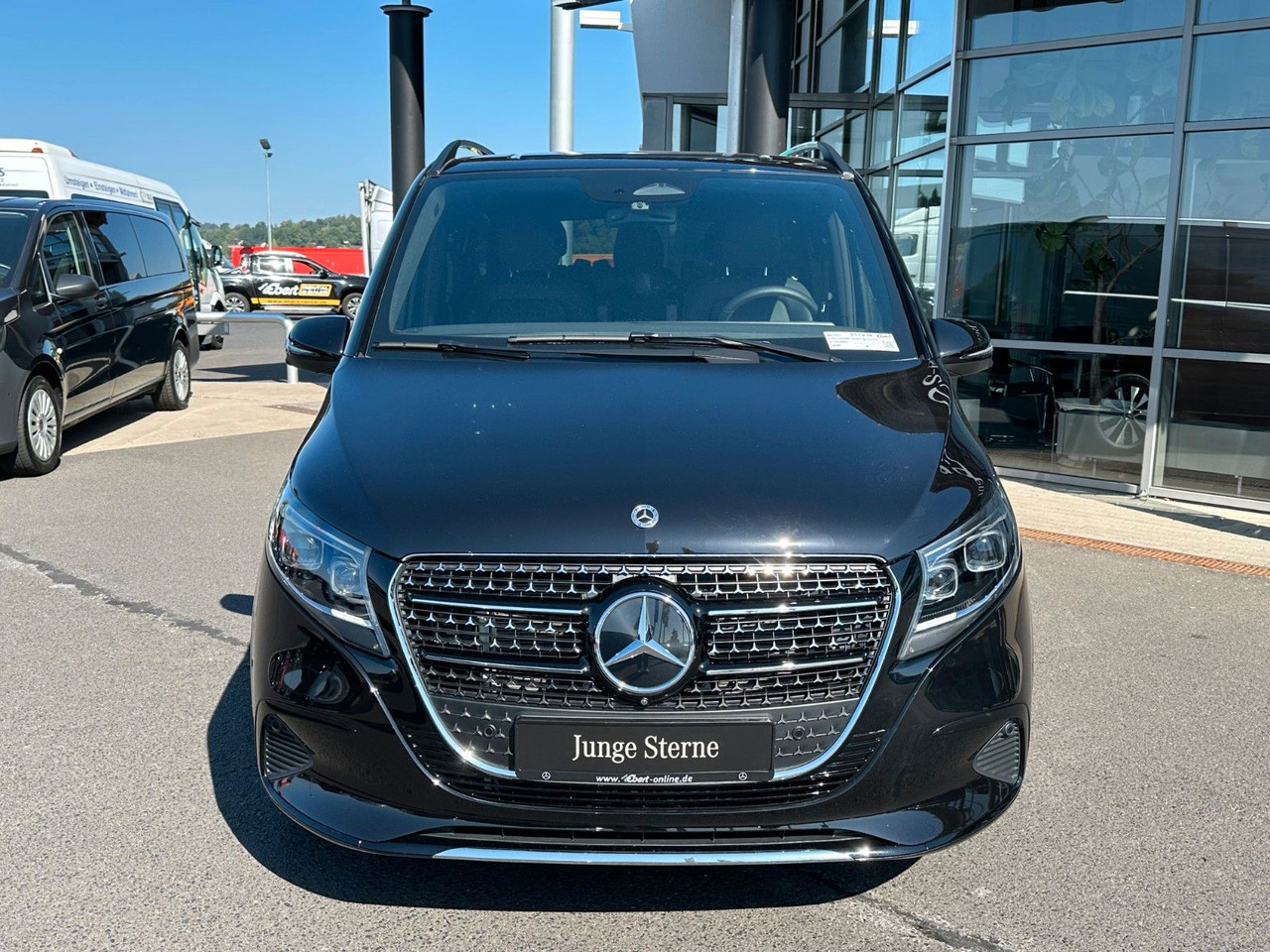 Mercedes-Benz V 300 d AVANTGARDE Extralang 360Kamera Standheiz - Stasjonsvogn: bilde 2 Mercedes-Benz V 300 d AVANTGARDE Extralang 360Kamera Standheiz - Stasjonsvogn: bilde 2