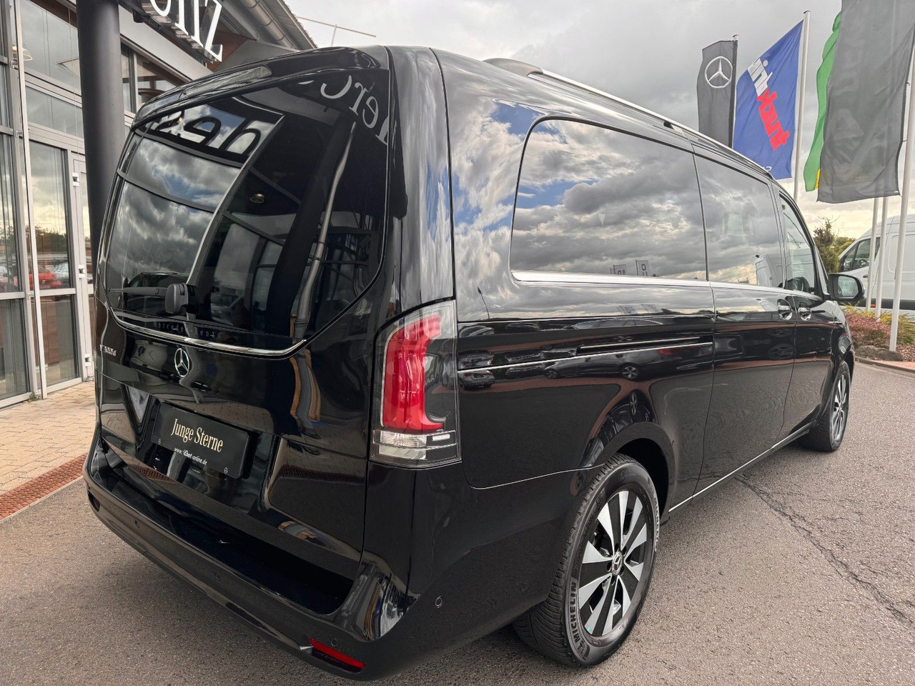 Mercedes-Benz V 300 d AVANTGARDE Extralang 360Kamera Standheiz - Stasjonsvogn: bilde 4 Mercedes-Benz V 300 d AVANTGARDE Extralang 360Kamera Standheiz - Stasjonsvogn: bilde 4