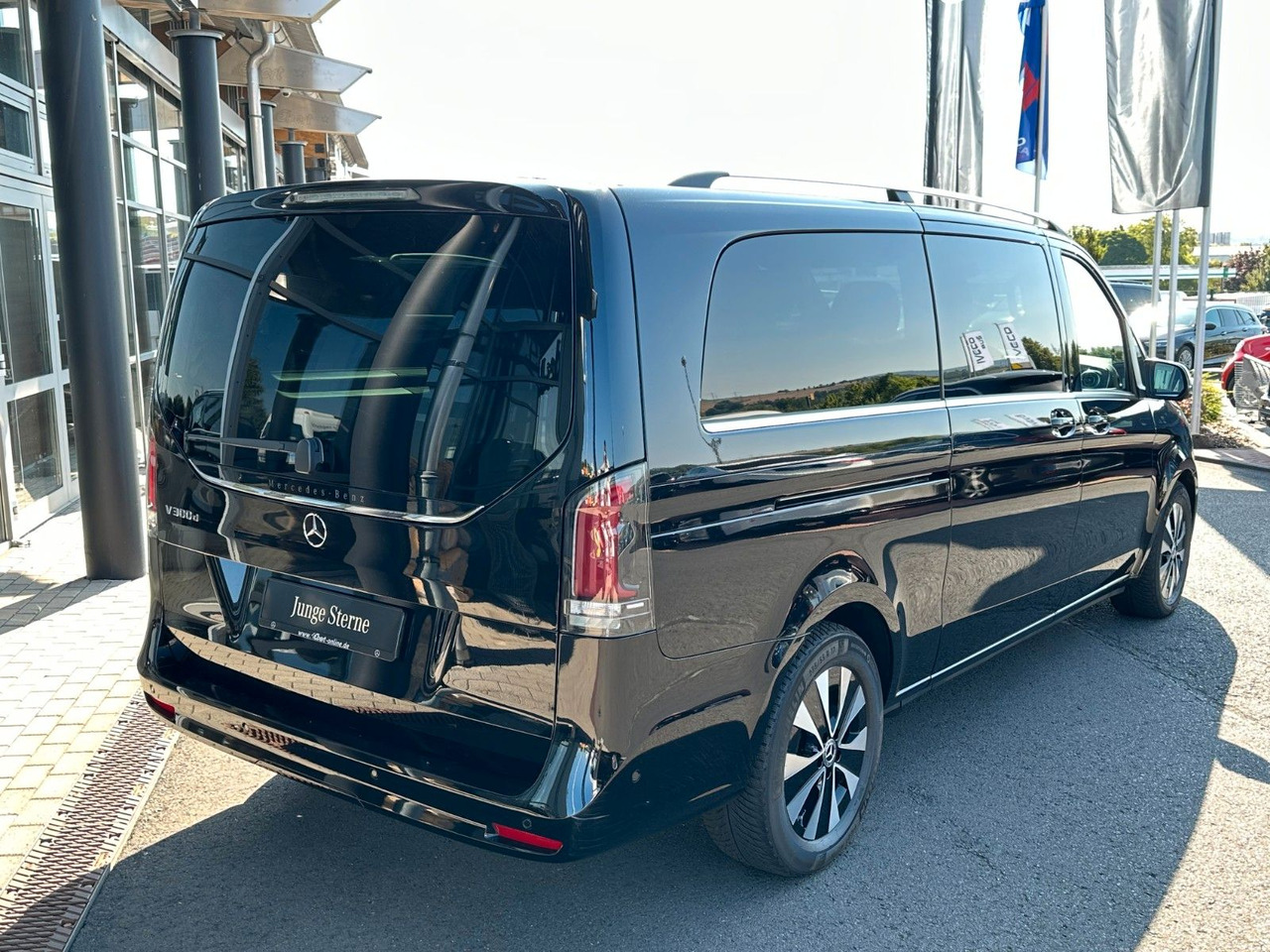 Mercedes-Benz V 300 d AVANTGARDE Extralang 360Kamera Standheiz - Stasjonsvogn: bilde 4 Mercedes-Benz V 300 d AVANTGARDE Extralang 360Kamera Standheiz - Stasjonsvogn: bilde 4
