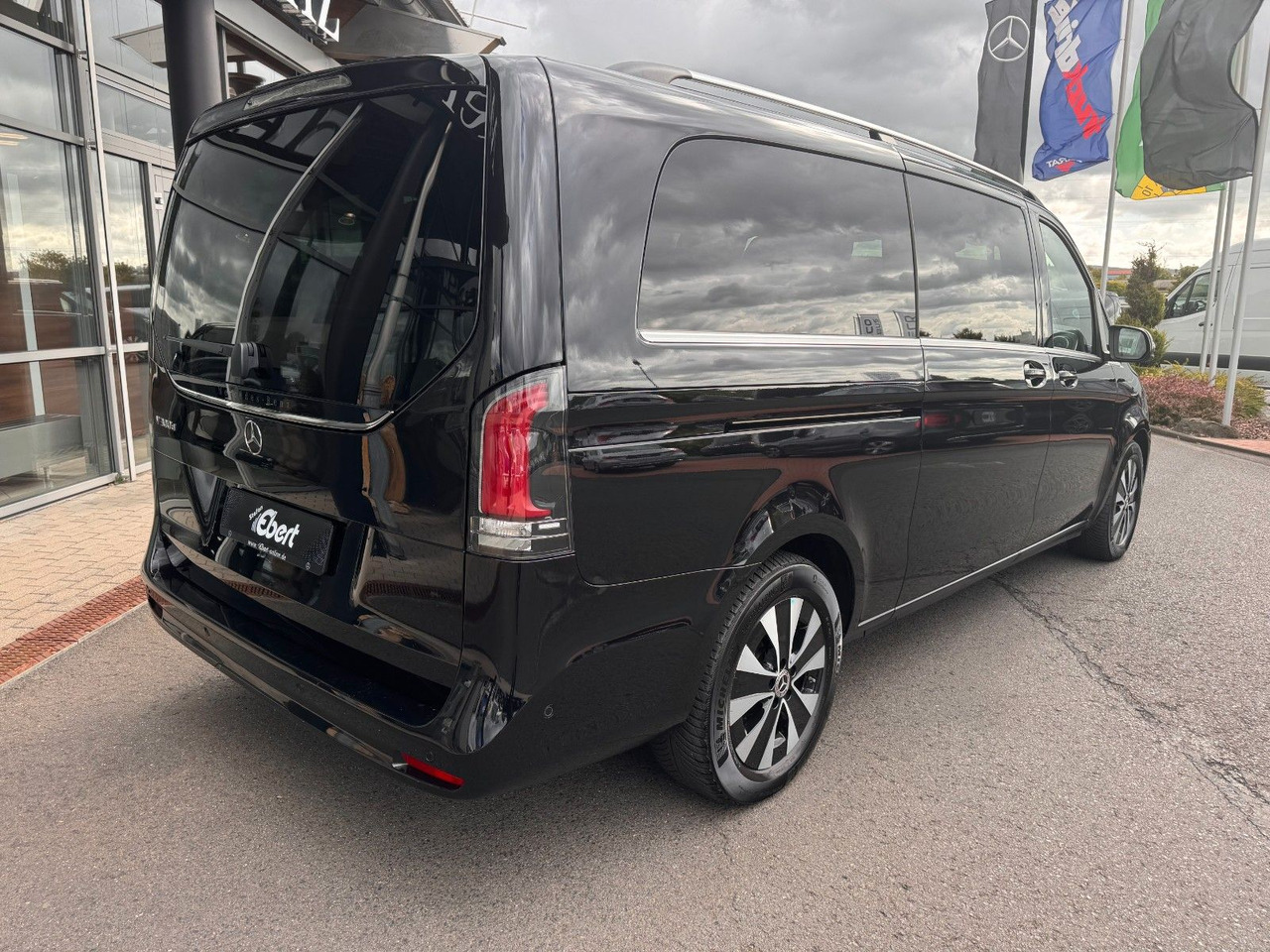 Mercedes-Benz V 300 d AVANTGARDE Extralang 360Kamera Standheiz - Stasjonsvogn: bilde 4 Mercedes-Benz V 300 d AVANTGARDE Extralang 360Kamera Standheiz - Stasjonsvogn: bilde 4