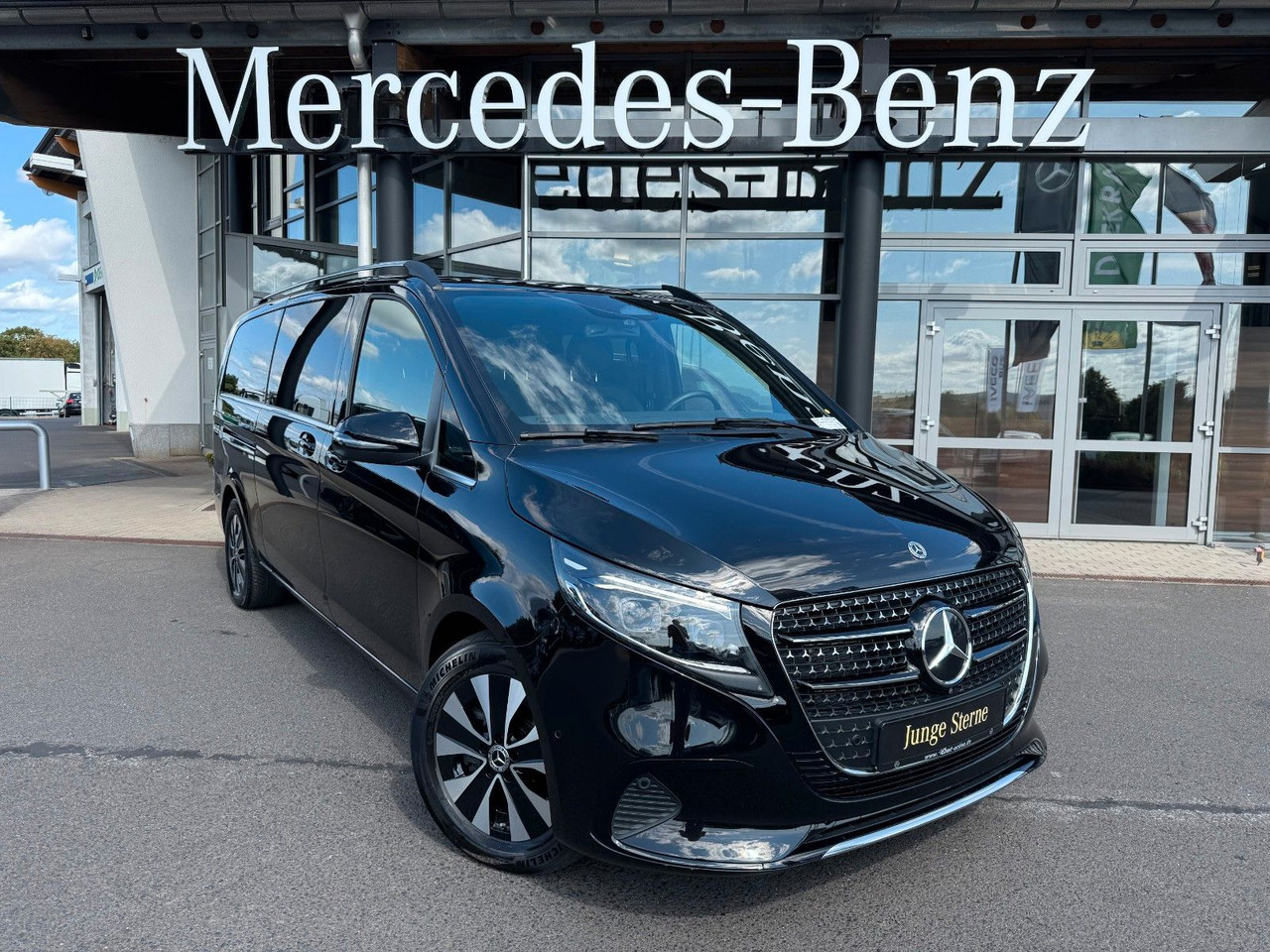 Mercedes-Benz V 300 d AVANTGARDE Extralang 360Kamera Standheiz - Stasjonsvogn: bilde 1 Mercedes-Benz V 300 d AVANTGARDE Extralang 360Kamera Standheiz - Stasjonsvogn: bilde 1