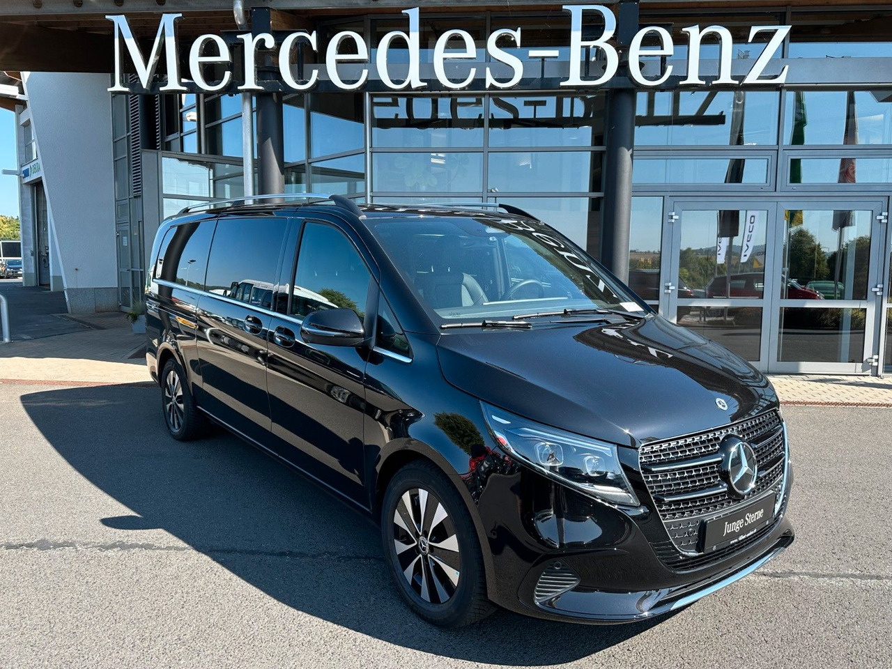 Mercedes-Benz V 300 d AVANTGARDE Extralang 360Kamera Standheiz - Stasjonsvogn: bilde 1 Mercedes-Benz V 300 d AVANTGARDE Extralang 360Kamera Standheiz - Stasjonsvogn: bilde 1
