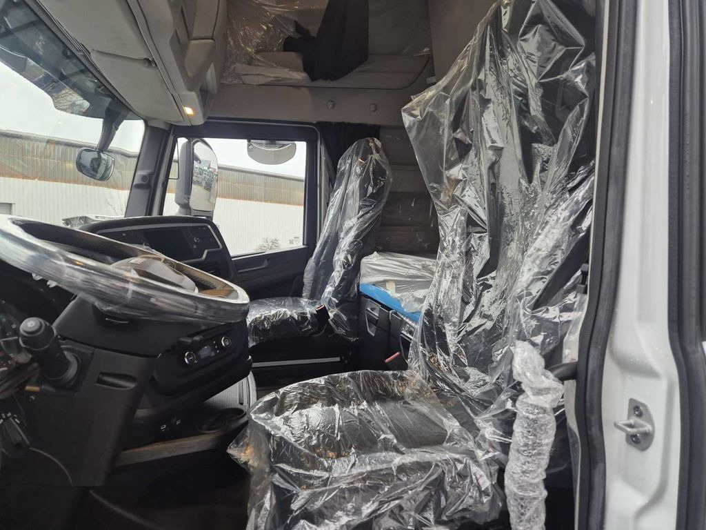 Leie Iveco X-Way AS440X57TZ/P ON+ 6x4 Intarder 2xBett  Iveco X-Way AS440X57TZ/P ON+ 6x4 Intarder 2xBett: bilde 10