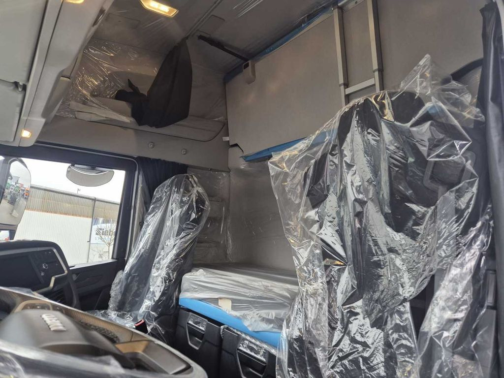 Leie Iveco X-Way AS440X57TZ/P ON+ 6x4 Intarder 2xBett  Iveco X-Way AS440X57TZ/P ON+ 6x4 Intarder 2xBett: bilde 11