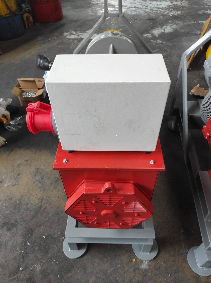 Elektro-Jen 25 kVa / 20 kW PTO driven generator with AVR control - ON STOCK - Elektrisk generator: bilde 1 Elektro-Jen 25 kVa / 20 kW PTO driven generator with AVR control - ON STOCK - Elektrisk generator: bilde 1